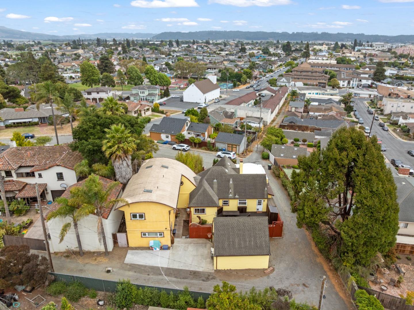 Detail Gallery Image 9 of 80 For 3 Gonzales St, Watsonville,  CA 95076 - 4 Beds | 4 Baths