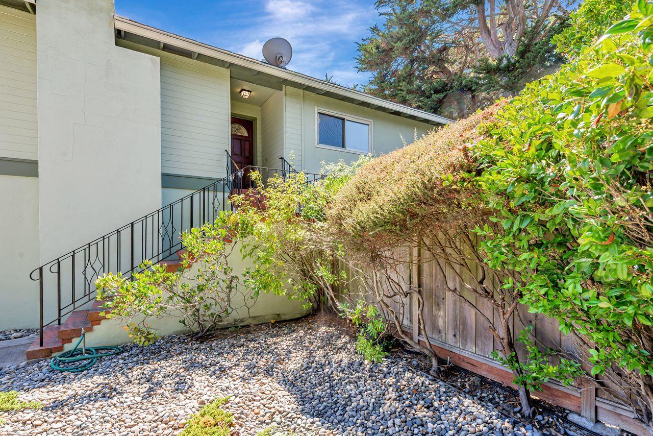 Detail Gallery Image 4 of 34 For 1385 Terrace Dr, Millbrae,  CA 94030 - 5 Beds | 3 Baths