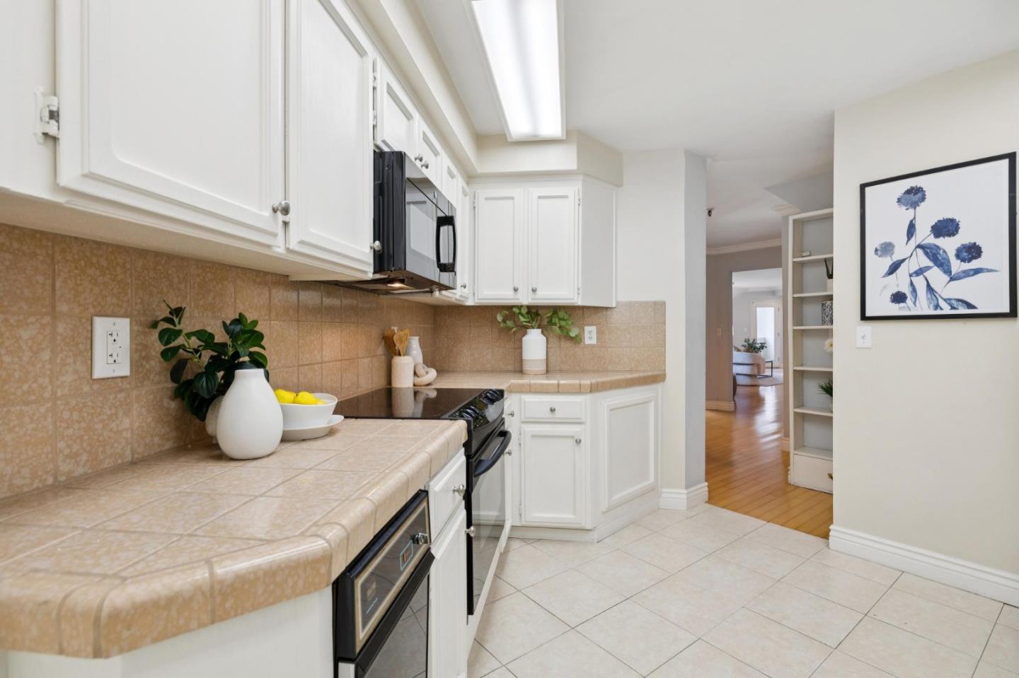 Detail Gallery Image 12 of 33 For 365 Forest Ave 2d,  Palo Alto,  CA 94301 - 3 Beds | 2/1 Baths