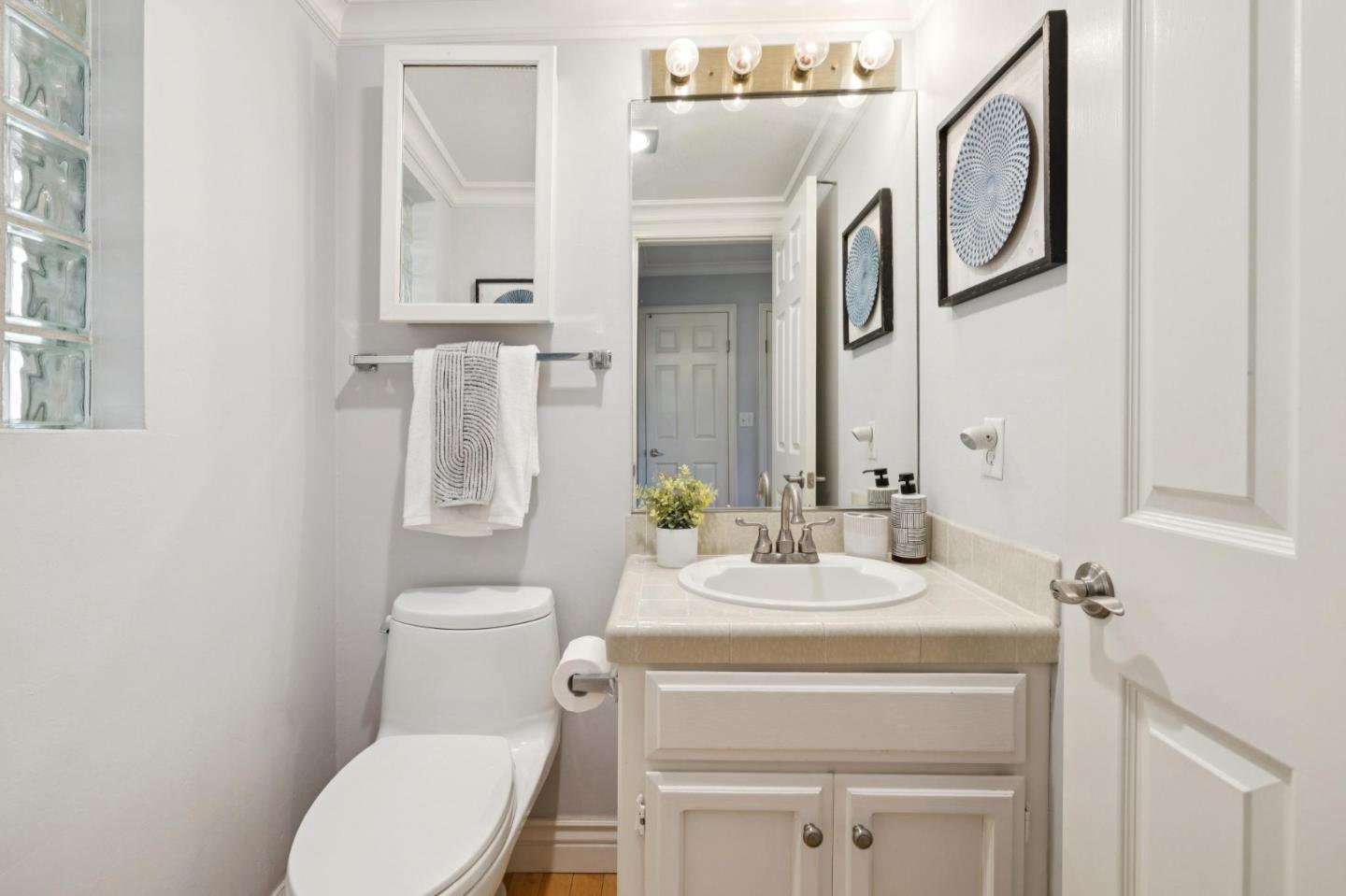 Detail Gallery Image 14 of 33 For 365 Forest Ave 2d,  Palo Alto,  CA 94301 - 3 Beds | 2/1 Baths