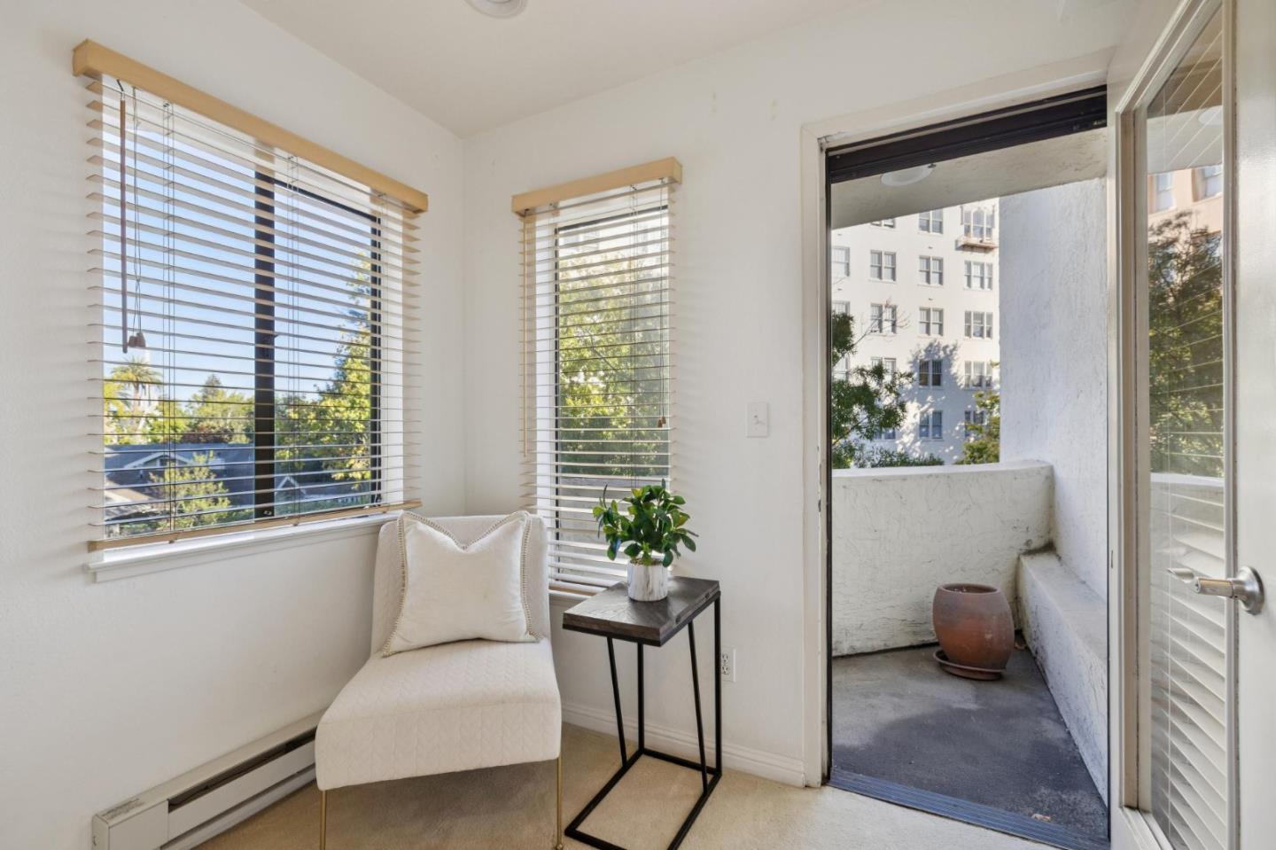 Detail Gallery Image 19 of 33 For 365 Forest Ave 2d,  Palo Alto,  CA 94301 - 3 Beds | 2/1 Baths