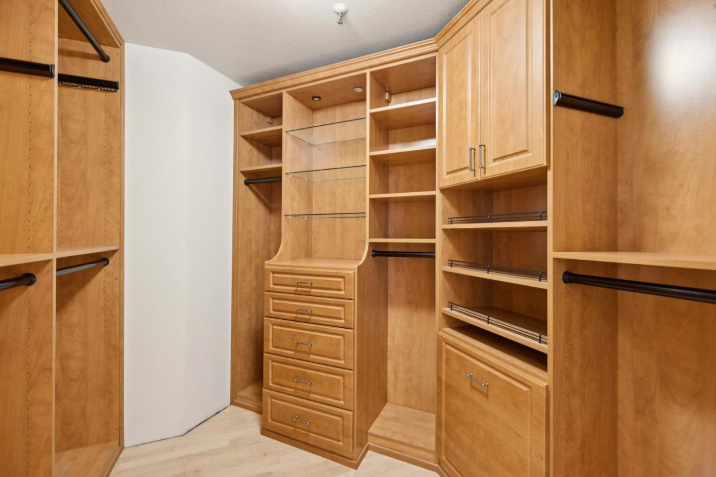 Detail Gallery Image 20 of 33 For 365 Forest Ave 2d,  Palo Alto,  CA 94301 - 3 Beds | 2/1 Baths