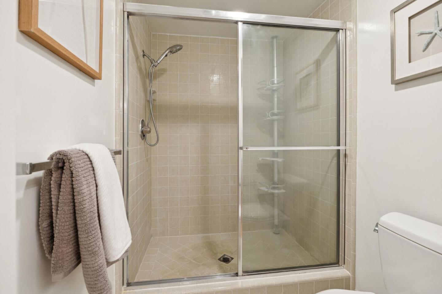 Detail Gallery Image 23 of 33 For 365 Forest Ave 2d,  Palo Alto,  CA 94301 - 3 Beds | 2/1 Baths