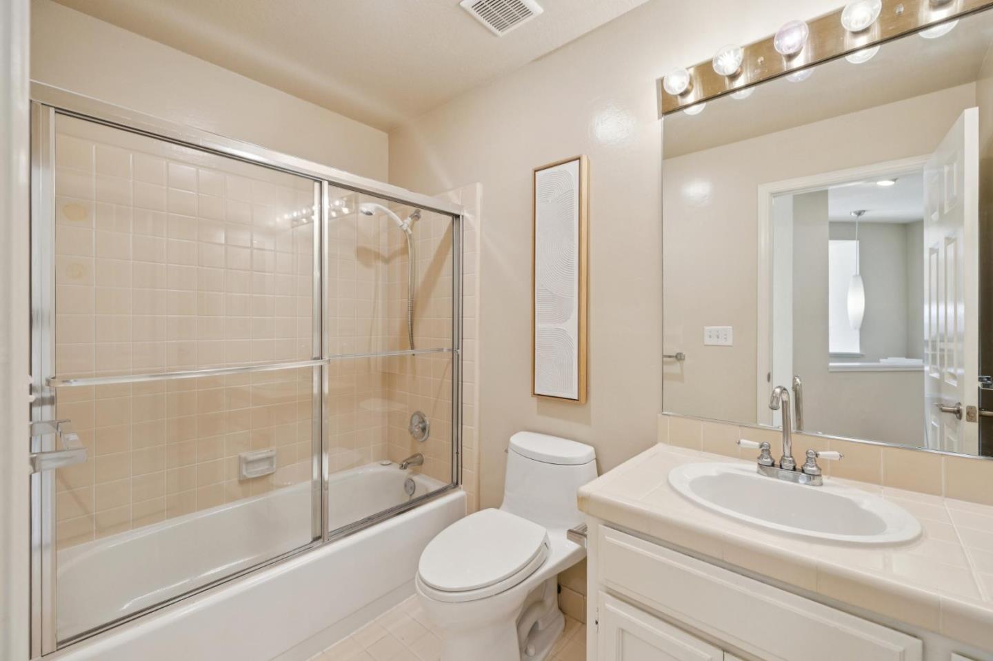 Detail Gallery Image 27 of 33 For 365 Forest Ave 2d,  Palo Alto,  CA 94301 - 3 Beds | 2/1 Baths