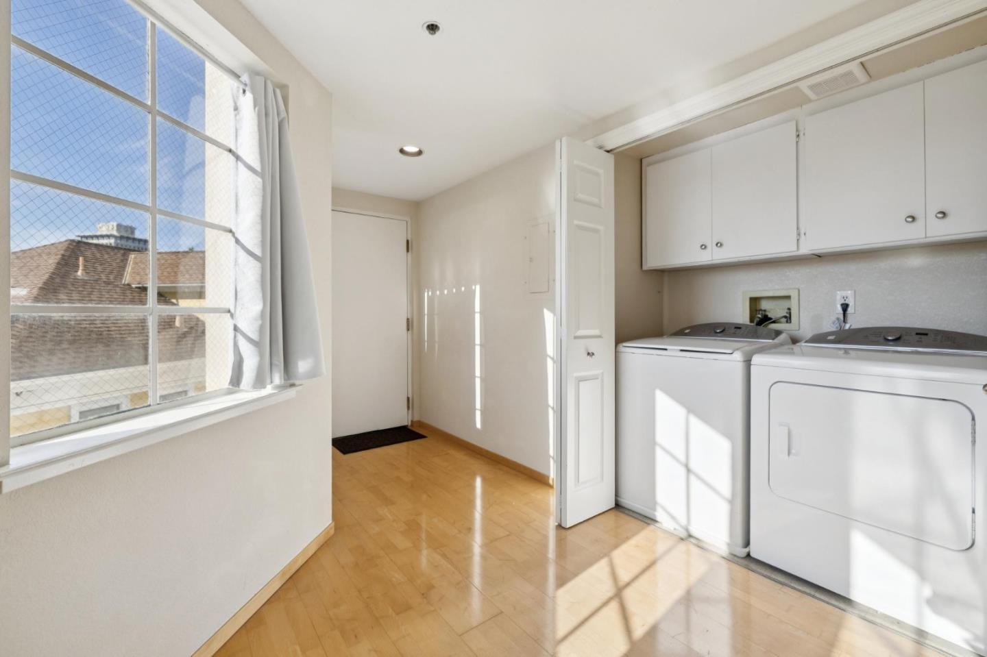 Detail Gallery Image 29 of 33 For 365 Forest Ave 2d,  Palo Alto,  CA 94301 - 3 Beds | 2/1 Baths