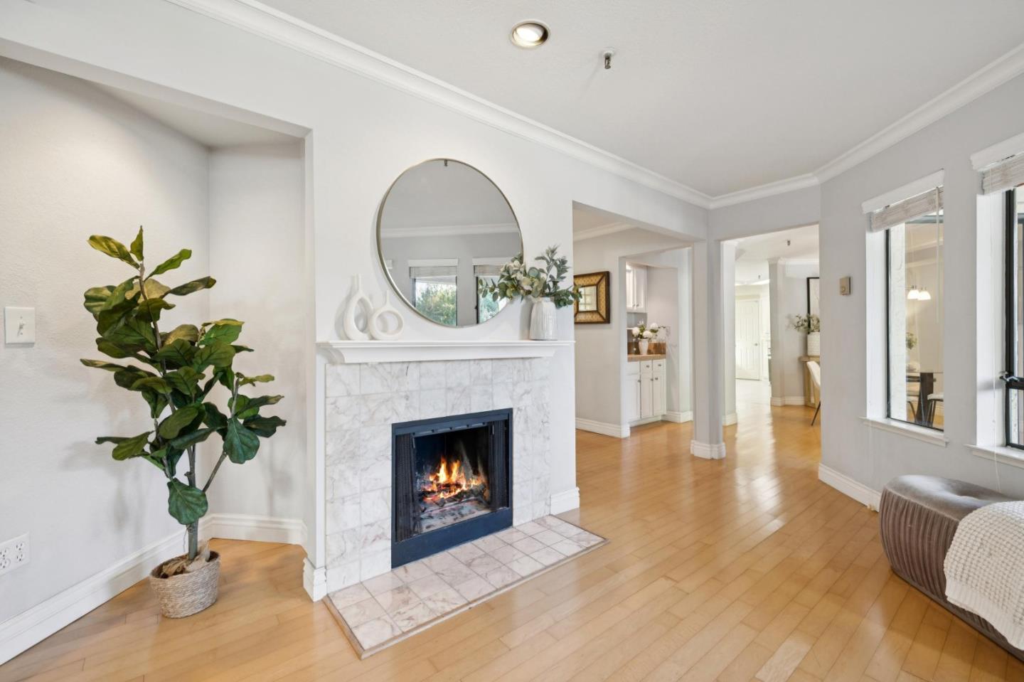 Detail Gallery Image 3 of 33 For 365 Forest Ave 2d,  Palo Alto,  CA 94301 - 3 Beds | 2/1 Baths