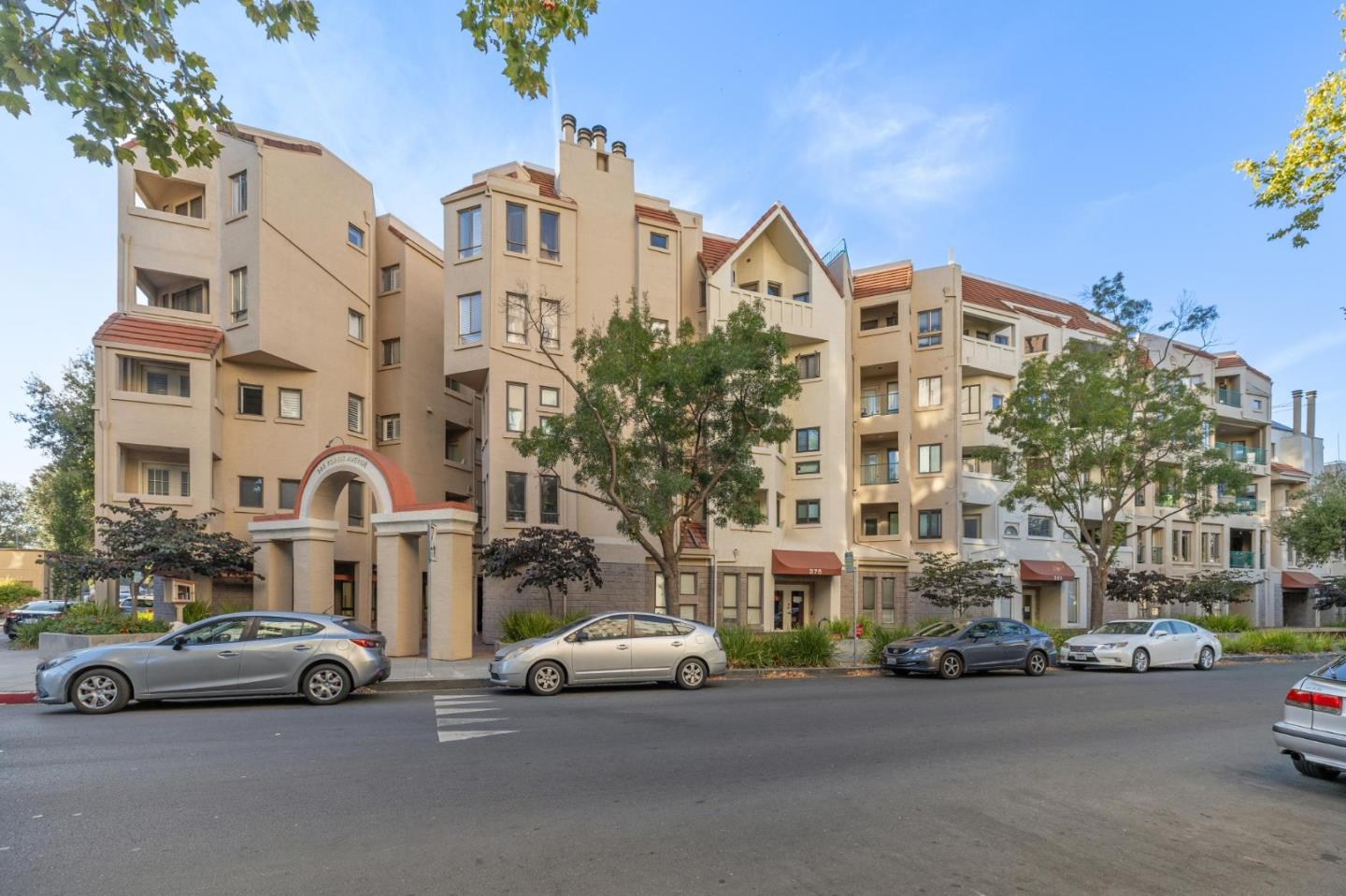 Detail Gallery Image 31 of 33 For 365 Forest Ave 2d,  Palo Alto,  CA 94301 - 3 Beds | 2/1 Baths