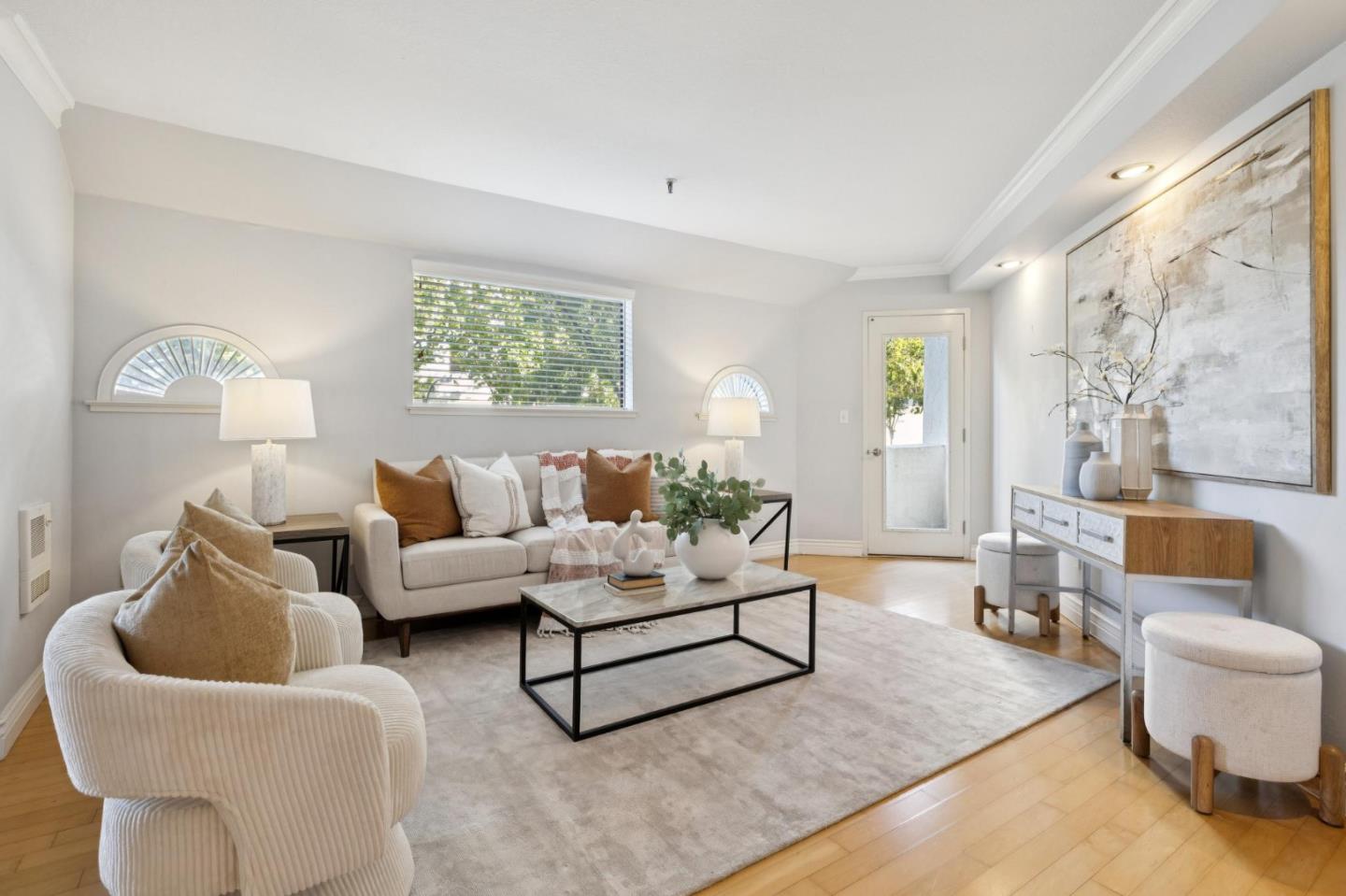 Detail Gallery Image 4 of 33 For 365 Forest Ave 2d,  Palo Alto,  CA 94301 - 3 Beds | 2/1 Baths