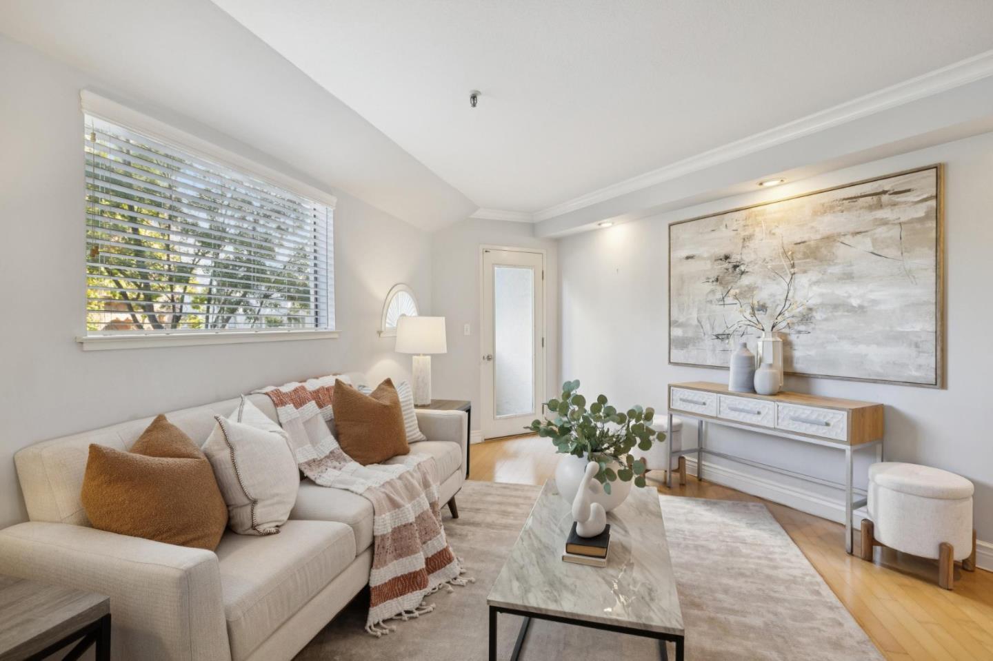 Detail Gallery Image 5 of 33 For 365 Forest Ave 2d,  Palo Alto,  CA 94301 - 3 Beds | 2/1 Baths