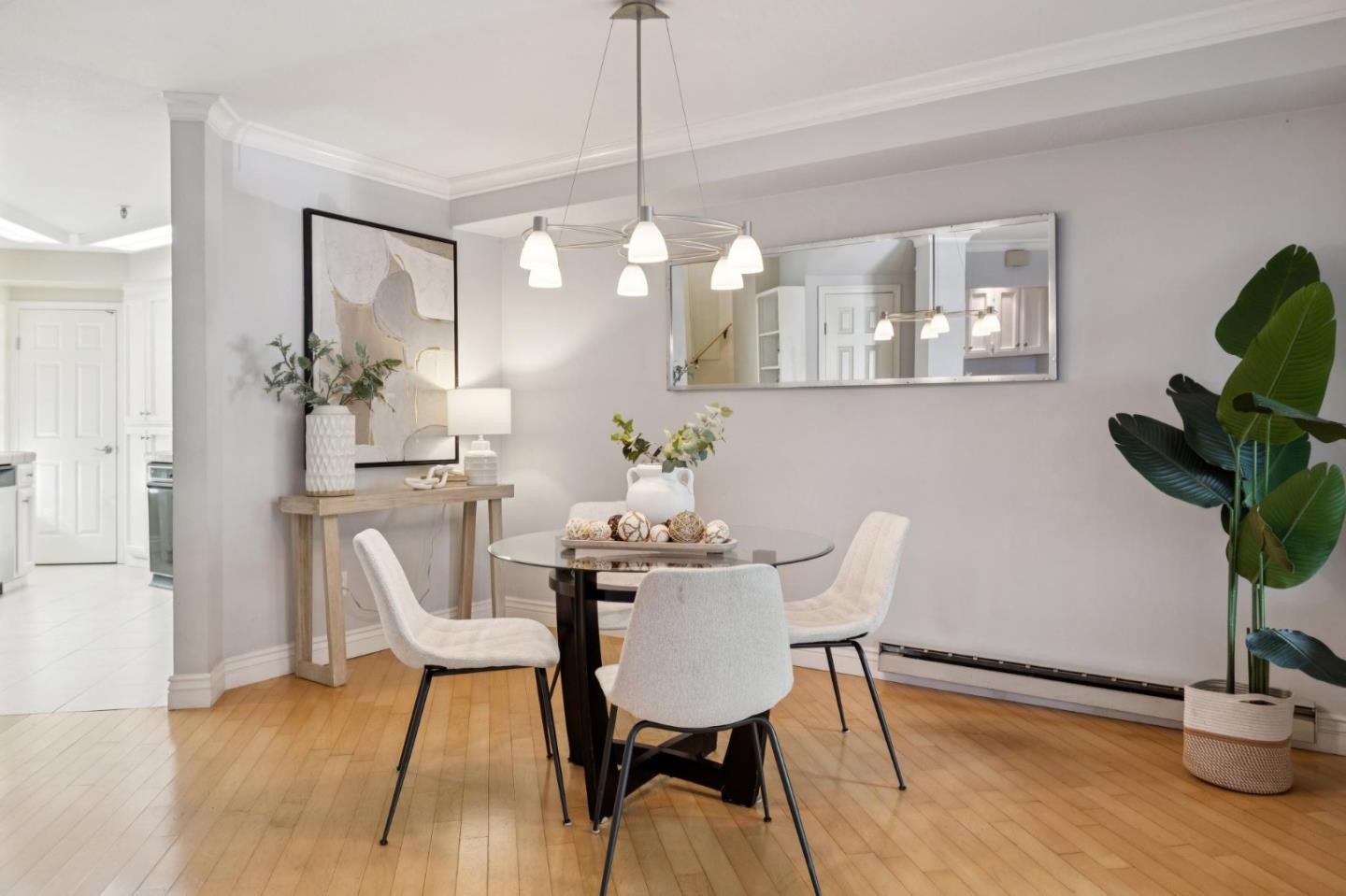 Detail Gallery Image 6 of 33 For 365 Forest Ave 2d,  Palo Alto,  CA 94301 - 3 Beds | 2/1 Baths