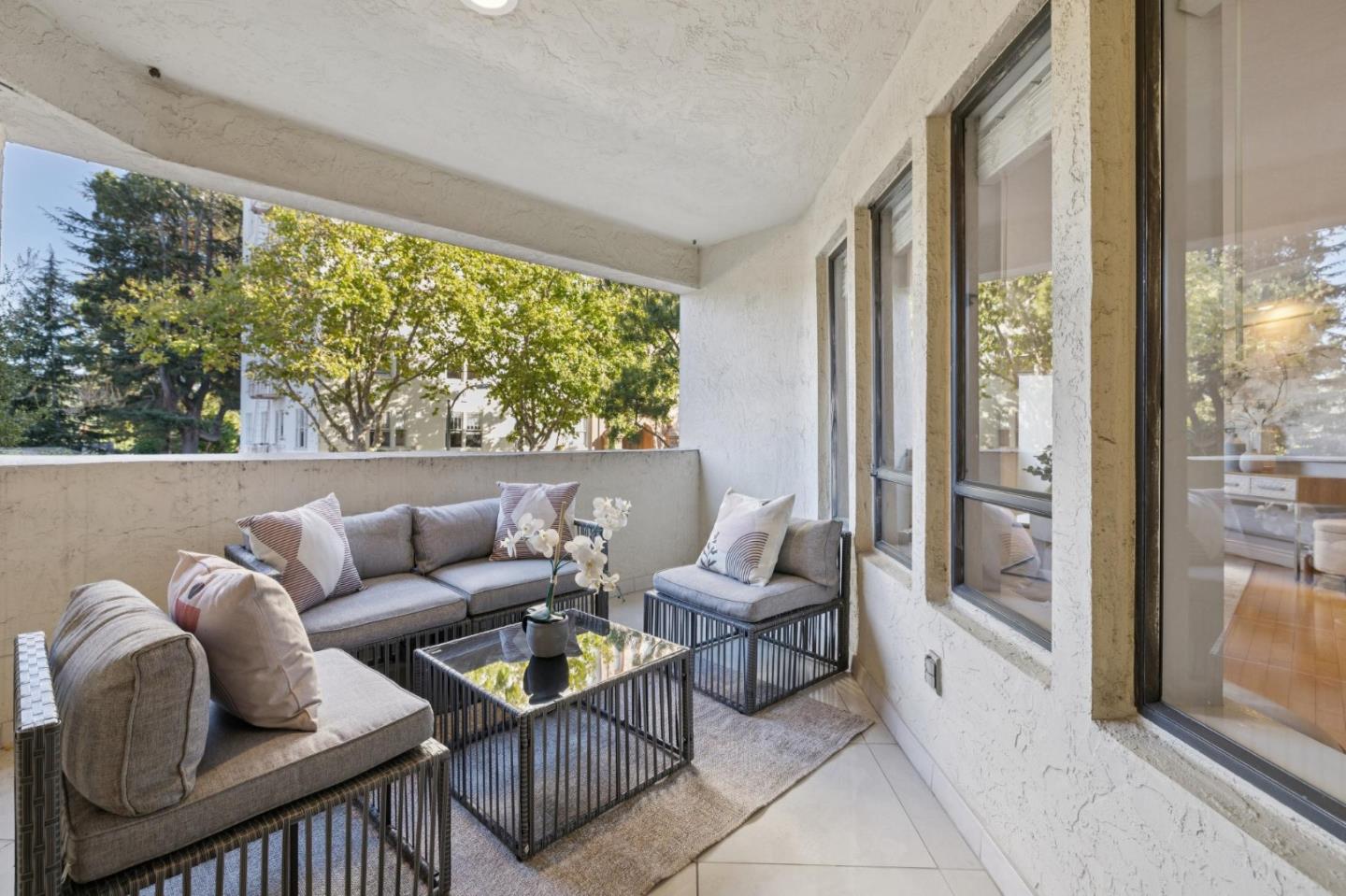 Detail Gallery Image 9 of 33 For 365 Forest Ave 2d,  Palo Alto,  CA 94301 - 3 Beds | 2/1 Baths