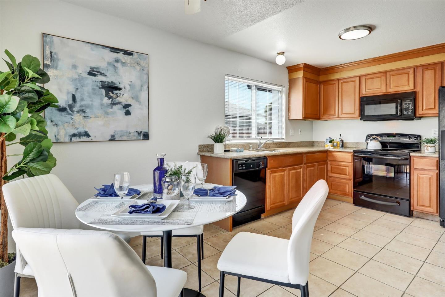 Detail Gallery Image 11 of 35 For 519 Rio Verde, Suisun City,  CA 94585 - 3 Beds | 1 Baths