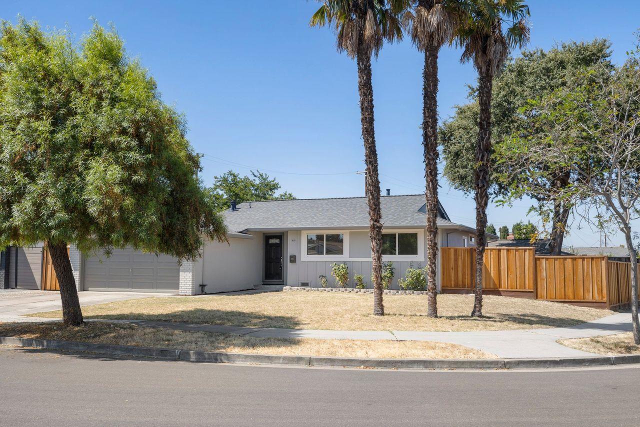 Detail Gallery Image 2 of 20 For 480 Chinook Ln, San Jose,  CA 95123 - 3 Beds | 2 Baths