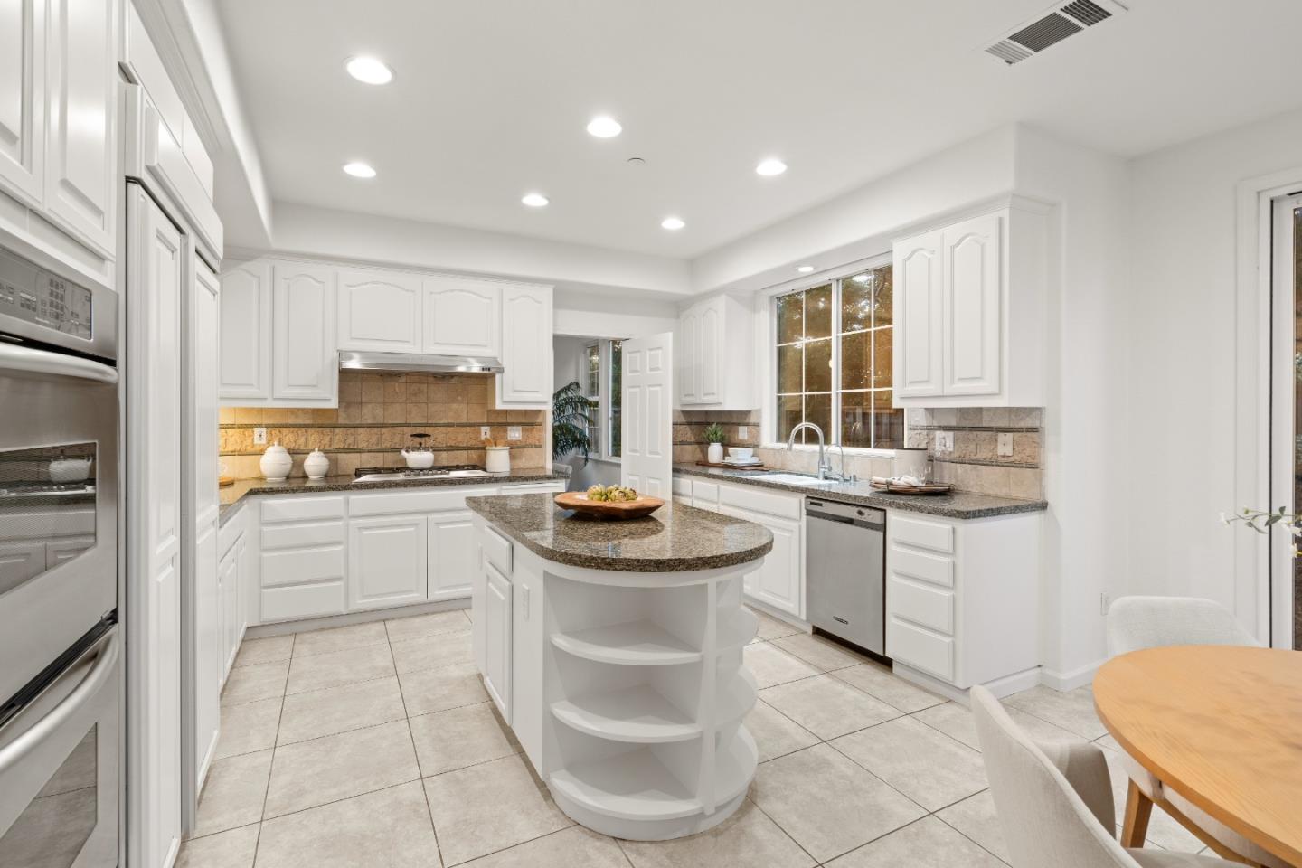 Detail Gallery Image 17 of 69 For 34798 Williams Way, Union City,  CA 94587 - 5 Beds | 4 Baths