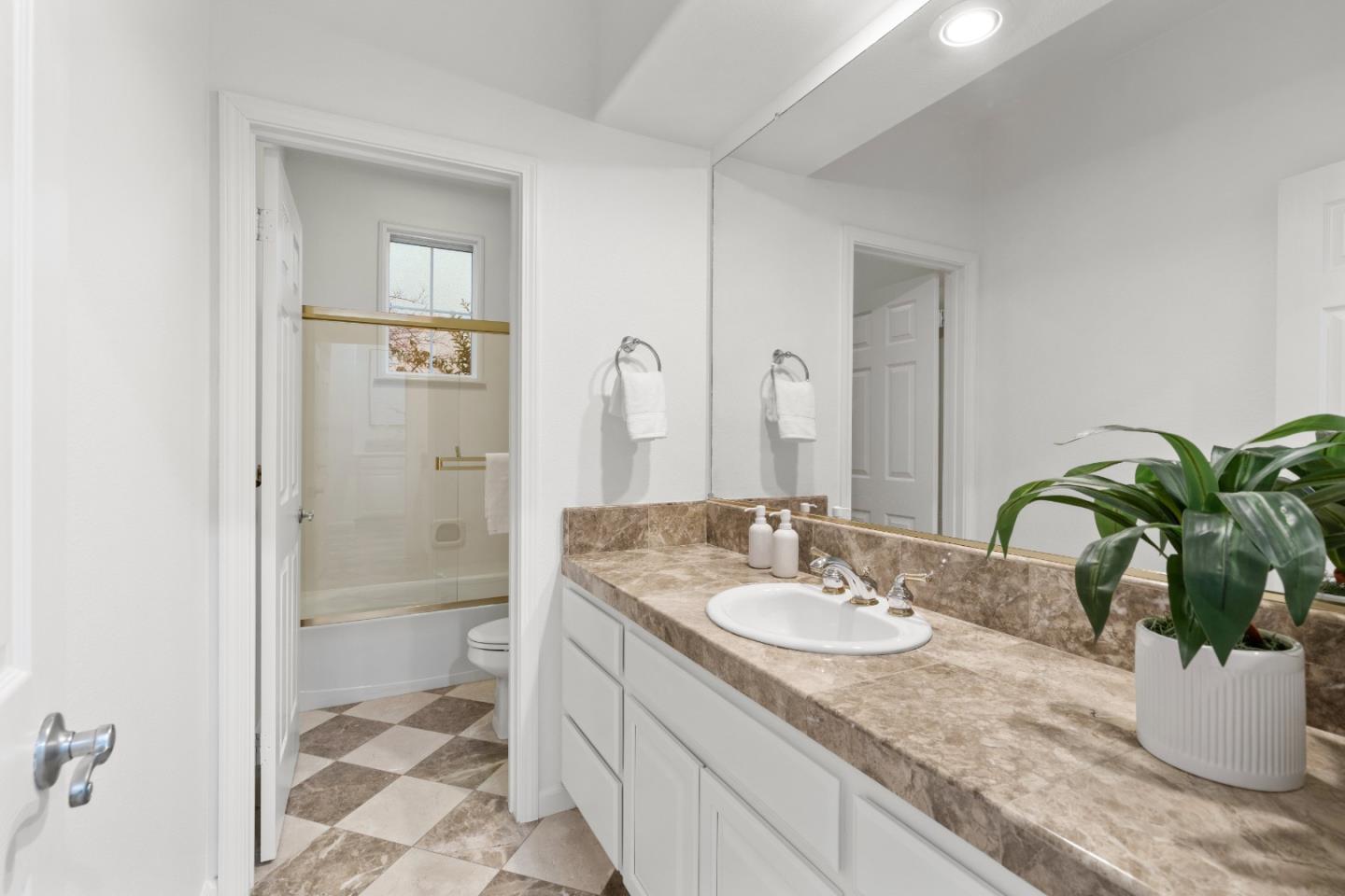 Detail Gallery Image 28 of 69 For 34798 Williams Way, Union City,  CA 94587 - 5 Beds | 4 Baths