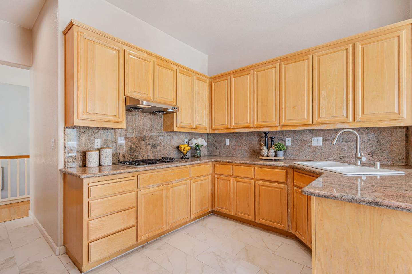 Detail Gallery Image 12 of 37 For 111 Cliff Swallow Ct, Brisbane,  CA 94005 - 3 Beds | 2/1 Baths