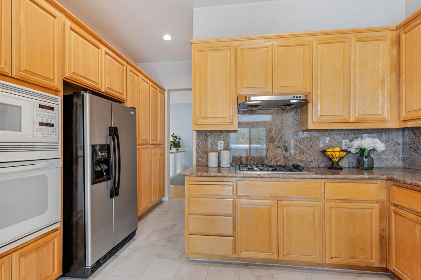 Detail Gallery Image 13 of 37 For 111 Cliff Swallow Ct, Brisbane,  CA 94005 - 3 Beds | 2/1 Baths