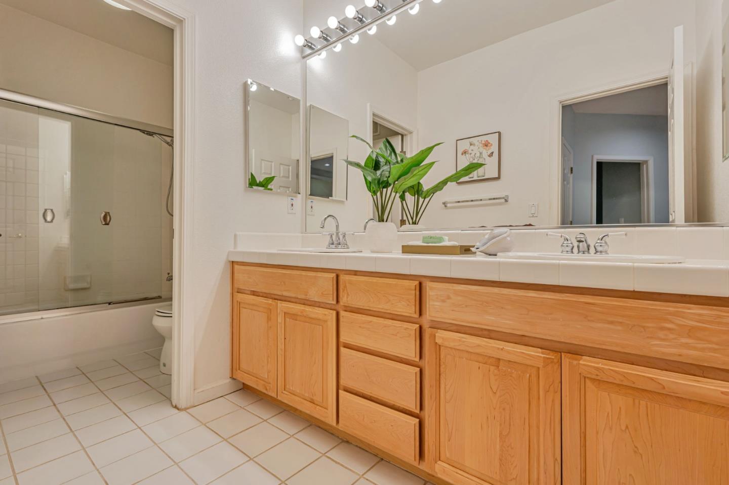 Detail Gallery Image 24 of 37 For 111 Cliff Swallow Ct, Brisbane,  CA 94005 - 3 Beds | 2/1 Baths