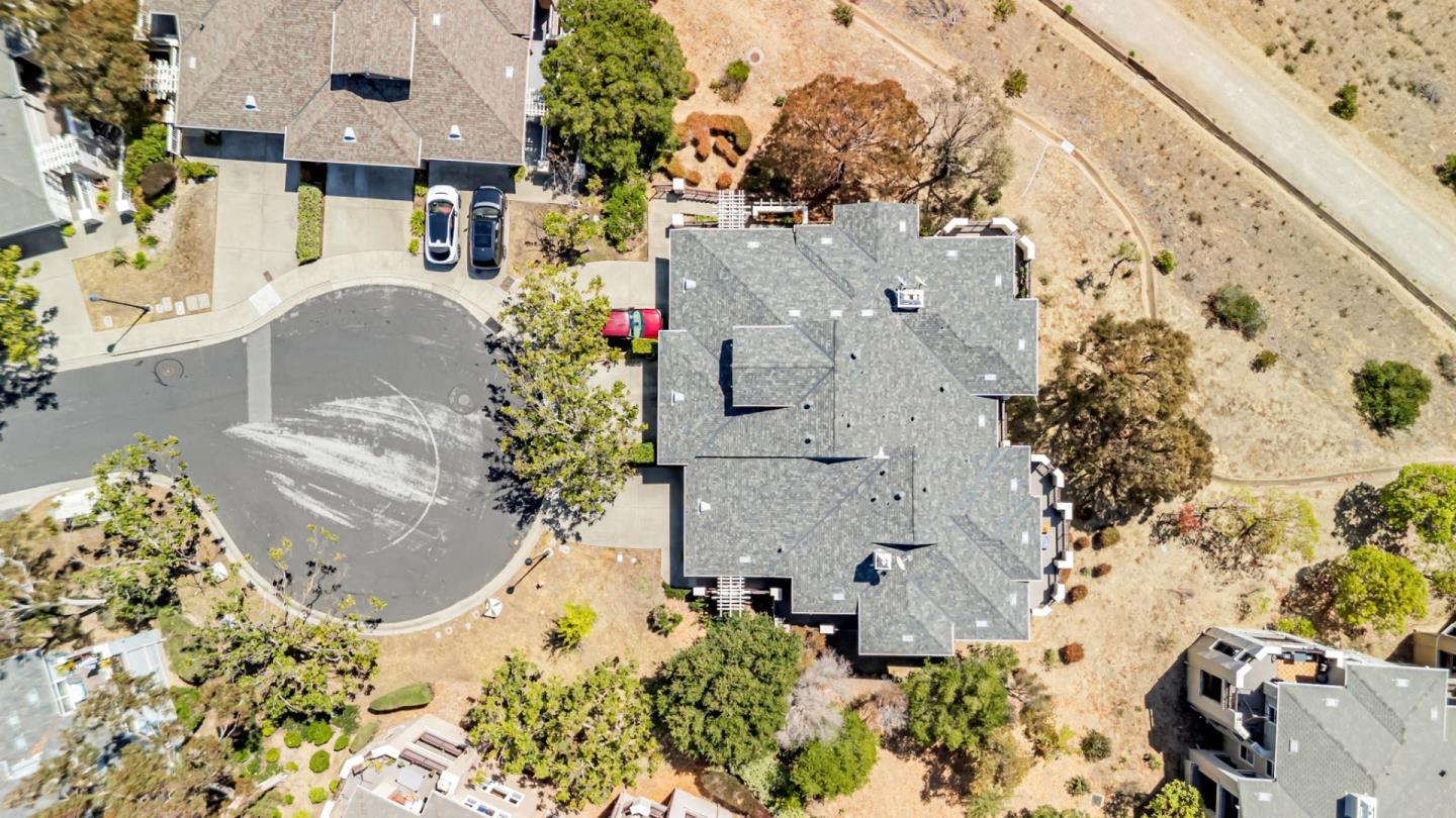 Detail Gallery Image 34 of 37 For 111 Cliff Swallow Ct, Brisbane,  CA 94005 - 3 Beds | 2/1 Baths