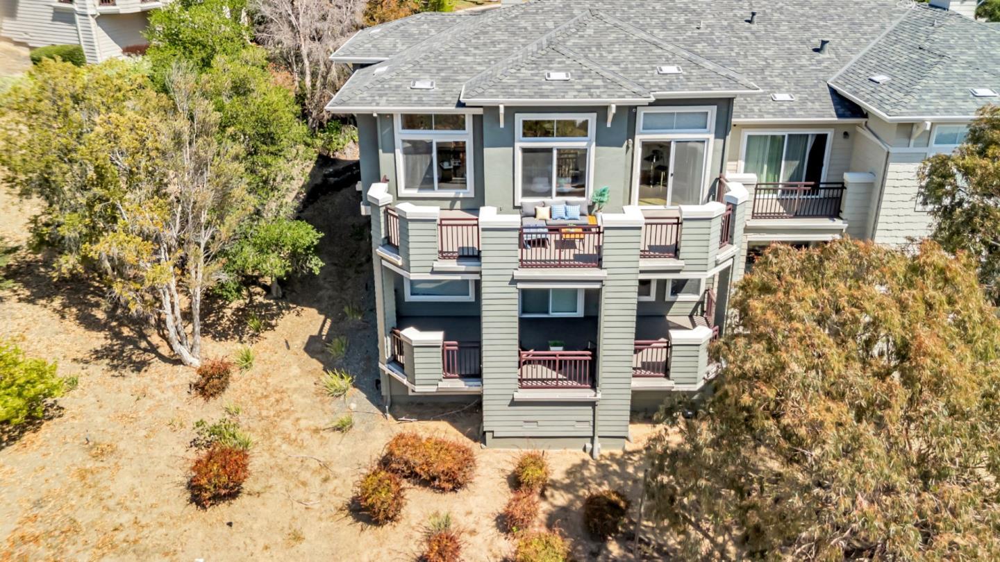 Detail Gallery Image 35 of 37 For 111 Cliff Swallow Ct, Brisbane,  CA 94005 - 3 Beds | 2/1 Baths