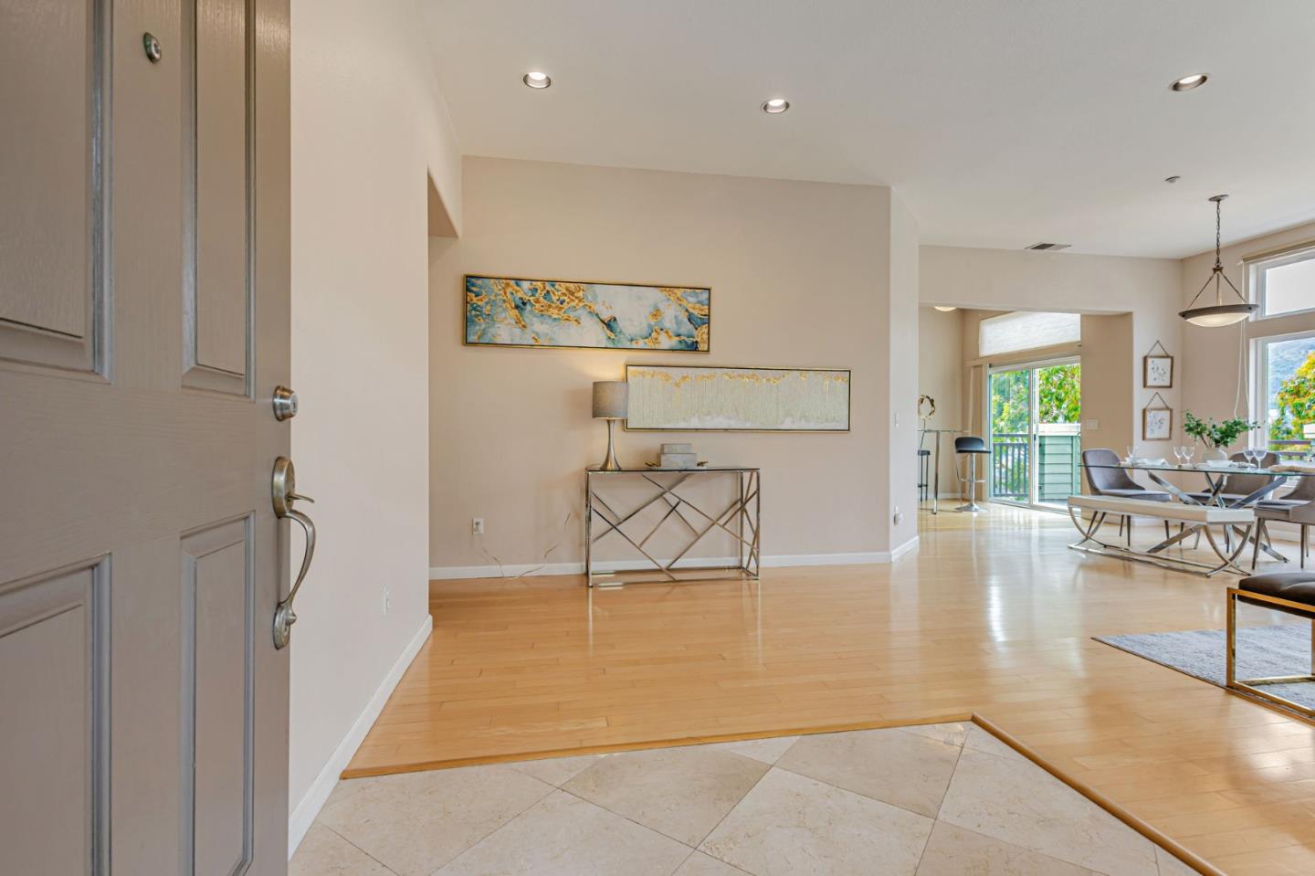 Detail Gallery Image 4 of 37 For 111 Cliff Swallow Ct, Brisbane,  CA 94005 - 3 Beds | 2/1 Baths