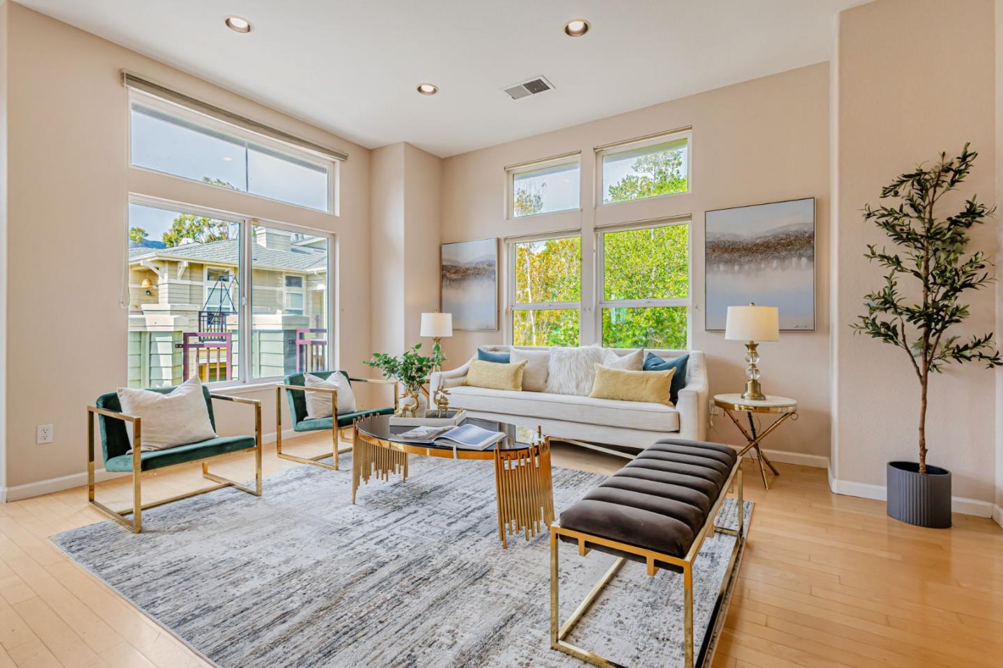 Detail Gallery Image 6 of 37 For 111 Cliff Swallow Ct, Brisbane,  CA 94005 - 3 Beds | 2/1 Baths