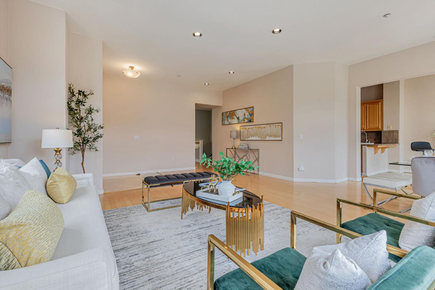 Detail Gallery Image 7 of 37 For 111 Cliff Swallow Ct, Brisbane,  CA 94005 - 3 Beds | 2/1 Baths