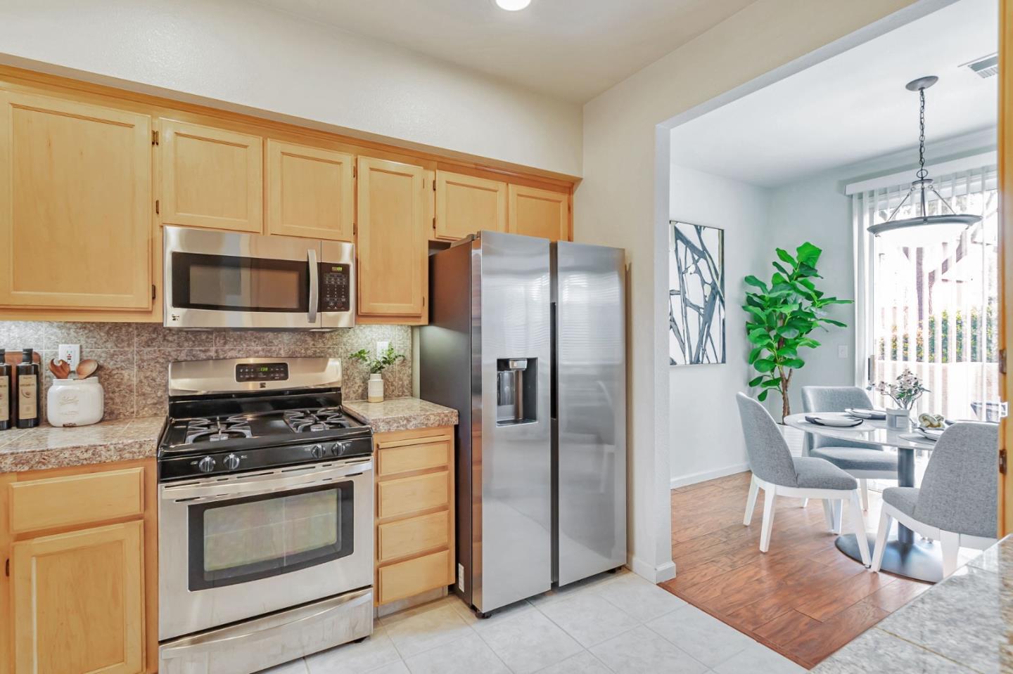 Detail Gallery Image 9 of 31 For 3518 Jasmine Cir, San Jose,  CA 95135 - 3 Beds | 2/1 Baths