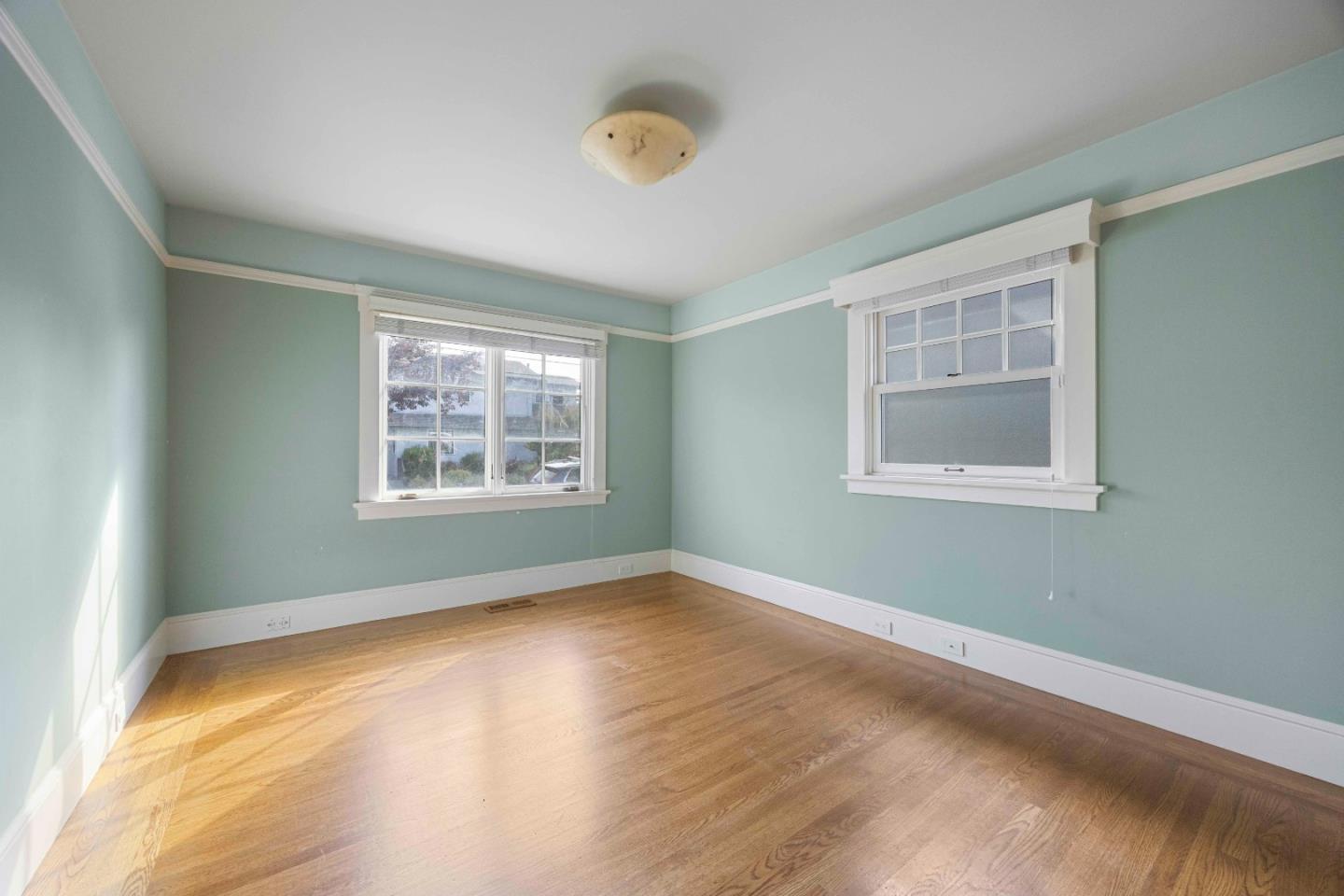 Detail Gallery Image 11 of 17 For 1361 Edgehill Dr, Burlingame,  CA 94010 - 2 Beds | 2 Baths