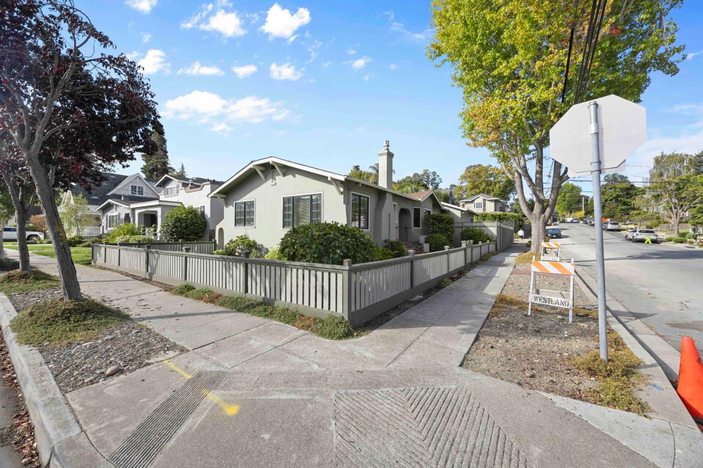 Detail Gallery Image 16 of 17 For 1361 Edgehill Dr, Burlingame,  CA 94010 - 2 Beds | 2 Baths