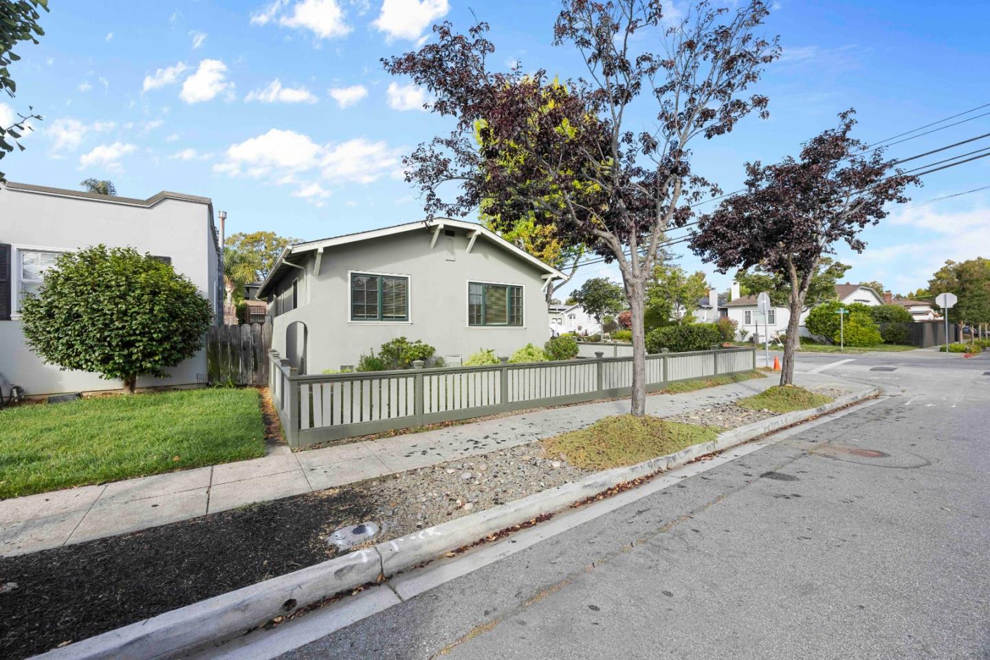 Detail Gallery Image 17 of 17 For 1361 Edgehill Dr, Burlingame,  CA 94010 - 2 Beds | 2 Baths