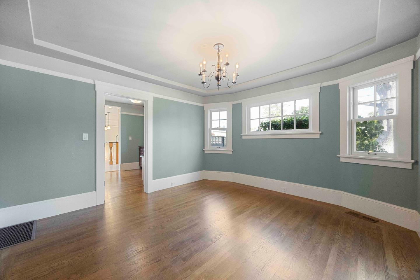 Detail Gallery Image 5 of 17 For 1361 Edgehill Dr, Burlingame,  CA 94010 - 2 Beds | 2 Baths