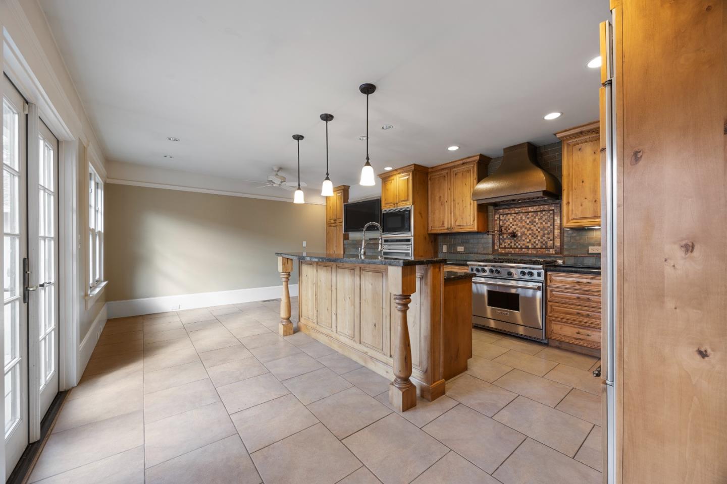 Detail Gallery Image 6 of 17 For 1361 Edgehill Dr, Burlingame,  CA 94010 - 2 Beds | 2 Baths