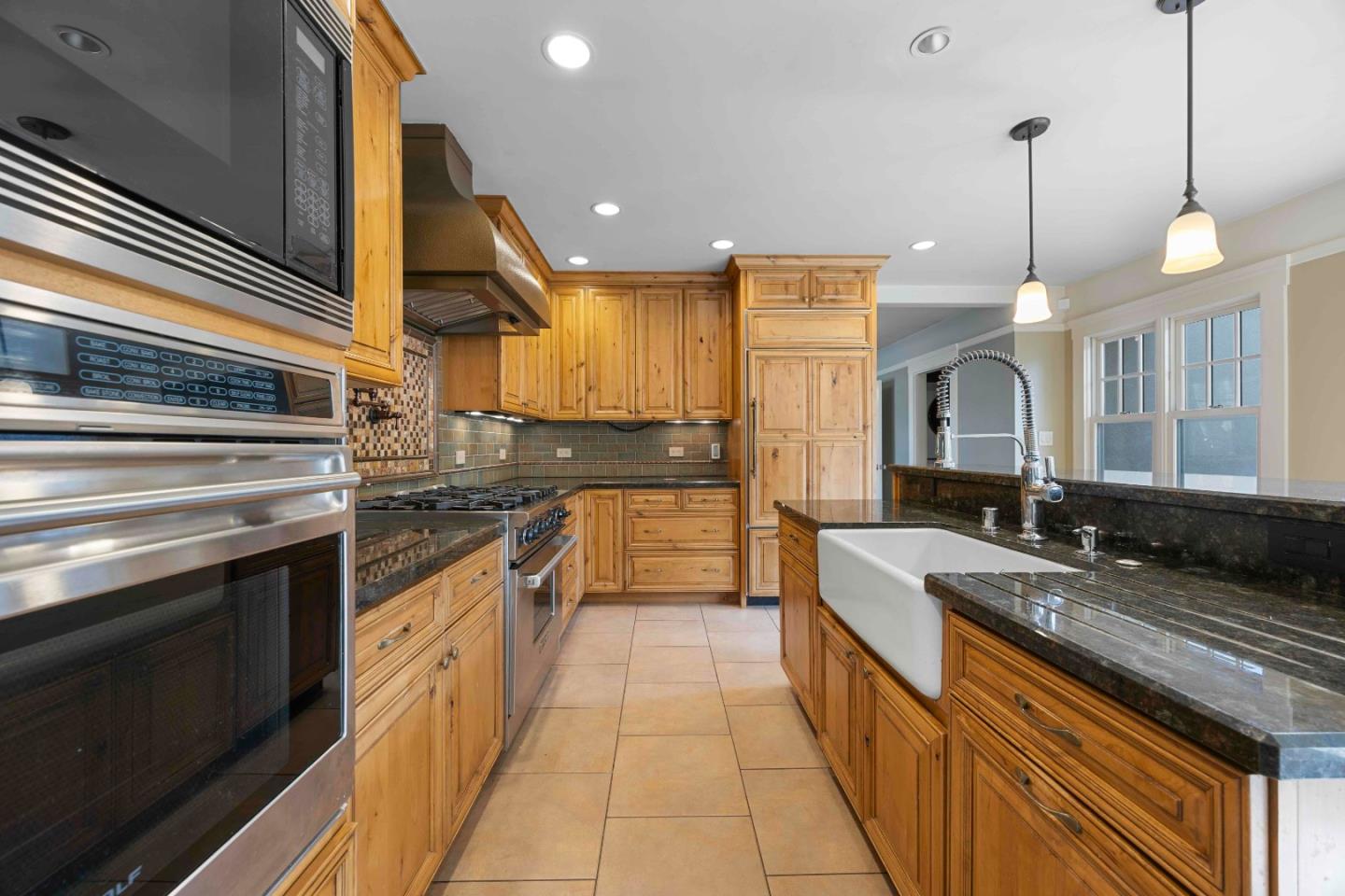 Detail Gallery Image 7 of 17 For 1361 Edgehill Dr, Burlingame,  CA 94010 - 2 Beds | 2 Baths