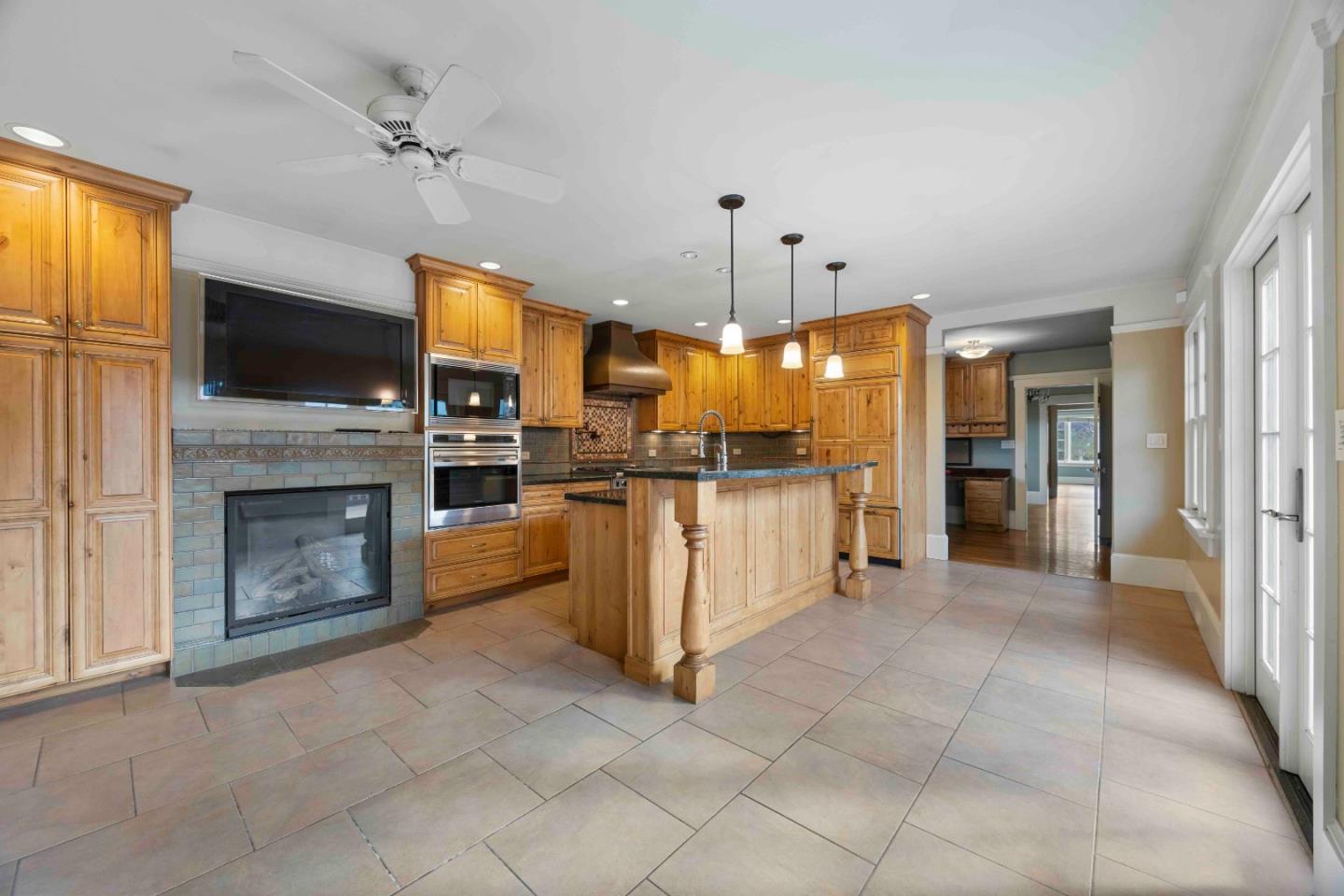Detail Gallery Image 8 of 17 For 1361 Edgehill Dr, Burlingame,  CA 94010 - 2 Beds | 2 Baths