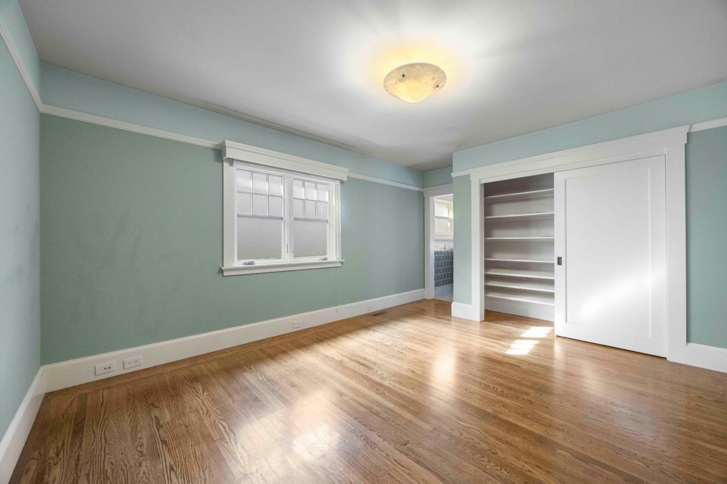 Detail Gallery Image 9 of 17 For 1361 Edgehill Dr, Burlingame,  CA 94010 - 2 Beds | 2 Baths