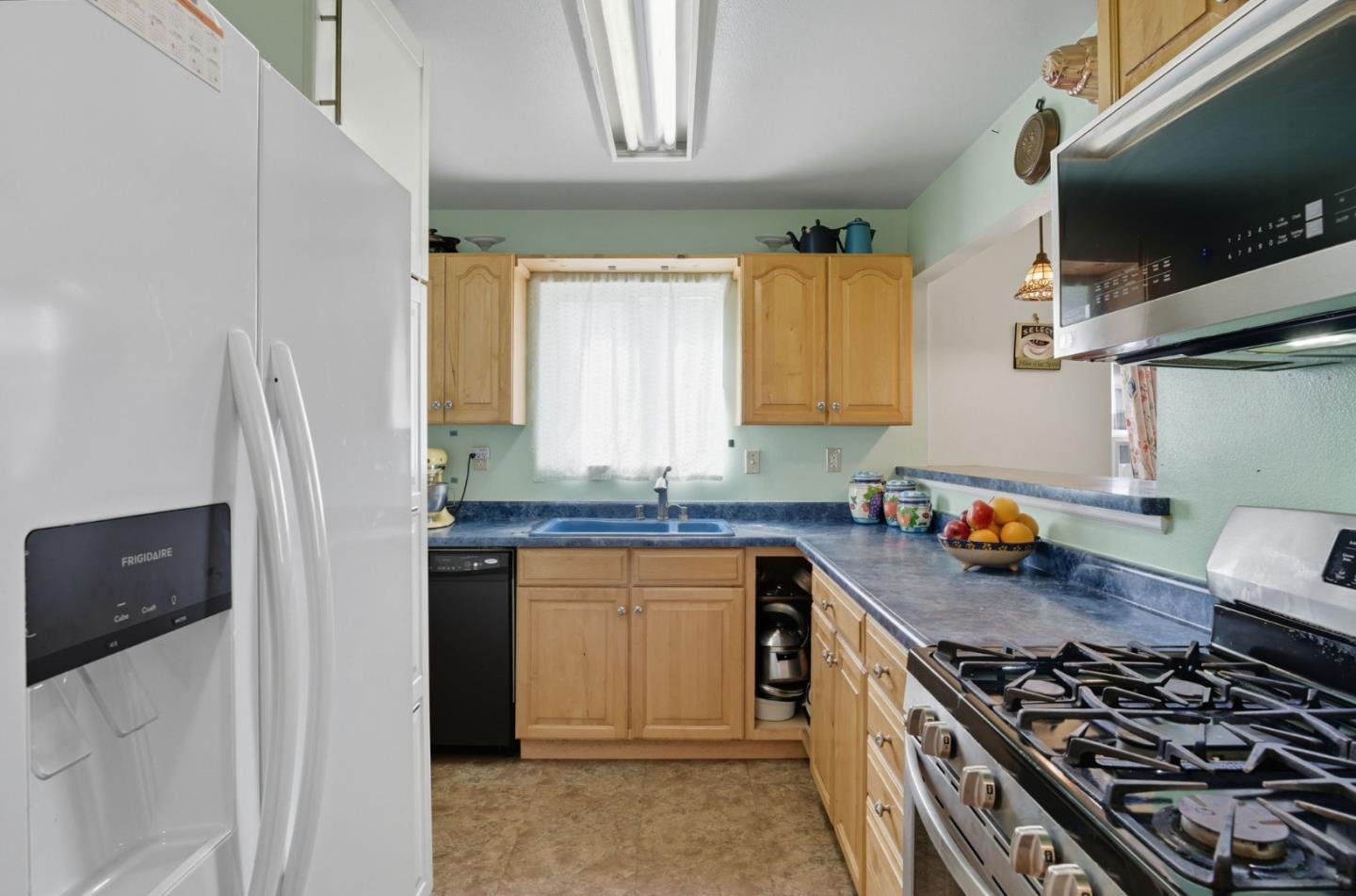 Detail Gallery Image 13 of 38 For 56 Scott St, San Bruno,  CA 94066 - 4 Beds | 3 Baths