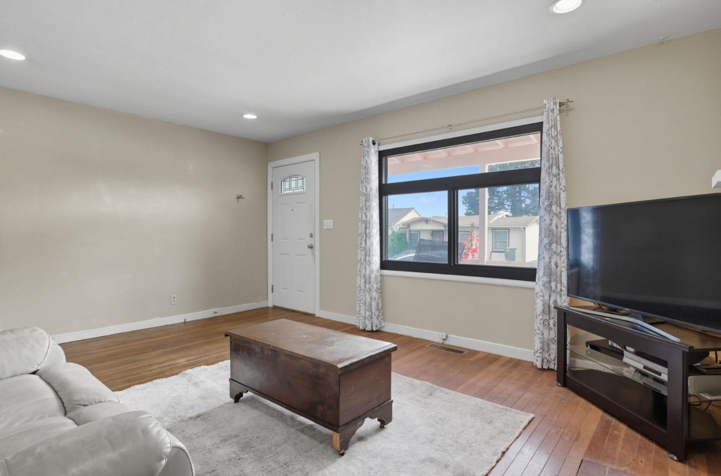 Detail Gallery Image 7 of 38 For 56 Scott St, San Bruno,  CA 94066 - 4 Beds | 3 Baths