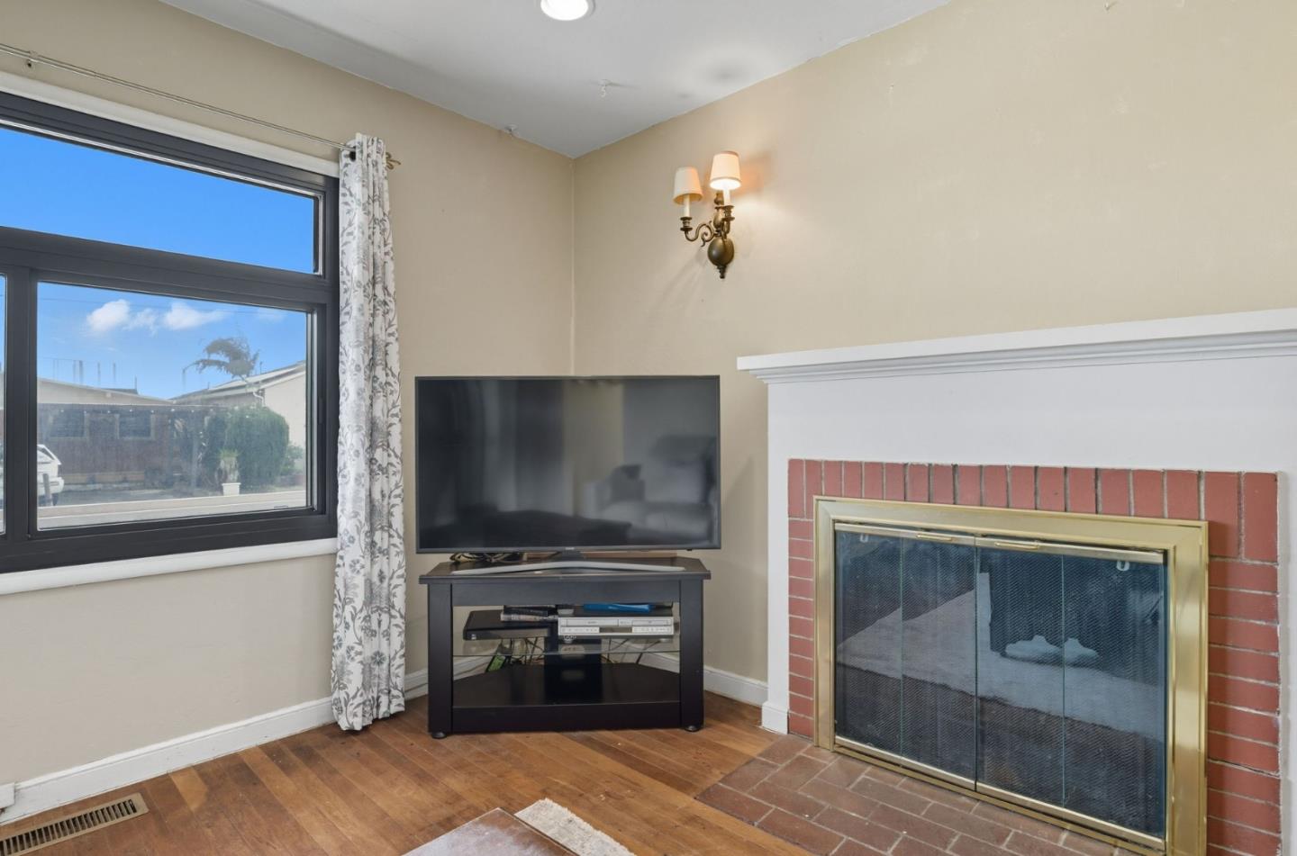 Detail Gallery Image 8 of 38 For 56 Scott St, San Bruno,  CA 94066 - 4 Beds | 3 Baths