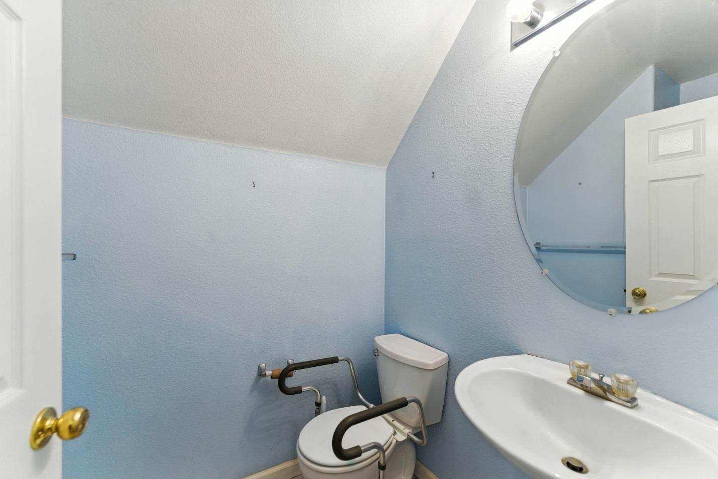 Detail Gallery Image 18 of 60 For 800 Gonzales Cir, Gonzales,  CA 93926 - 5 Beds | 2/1 Baths