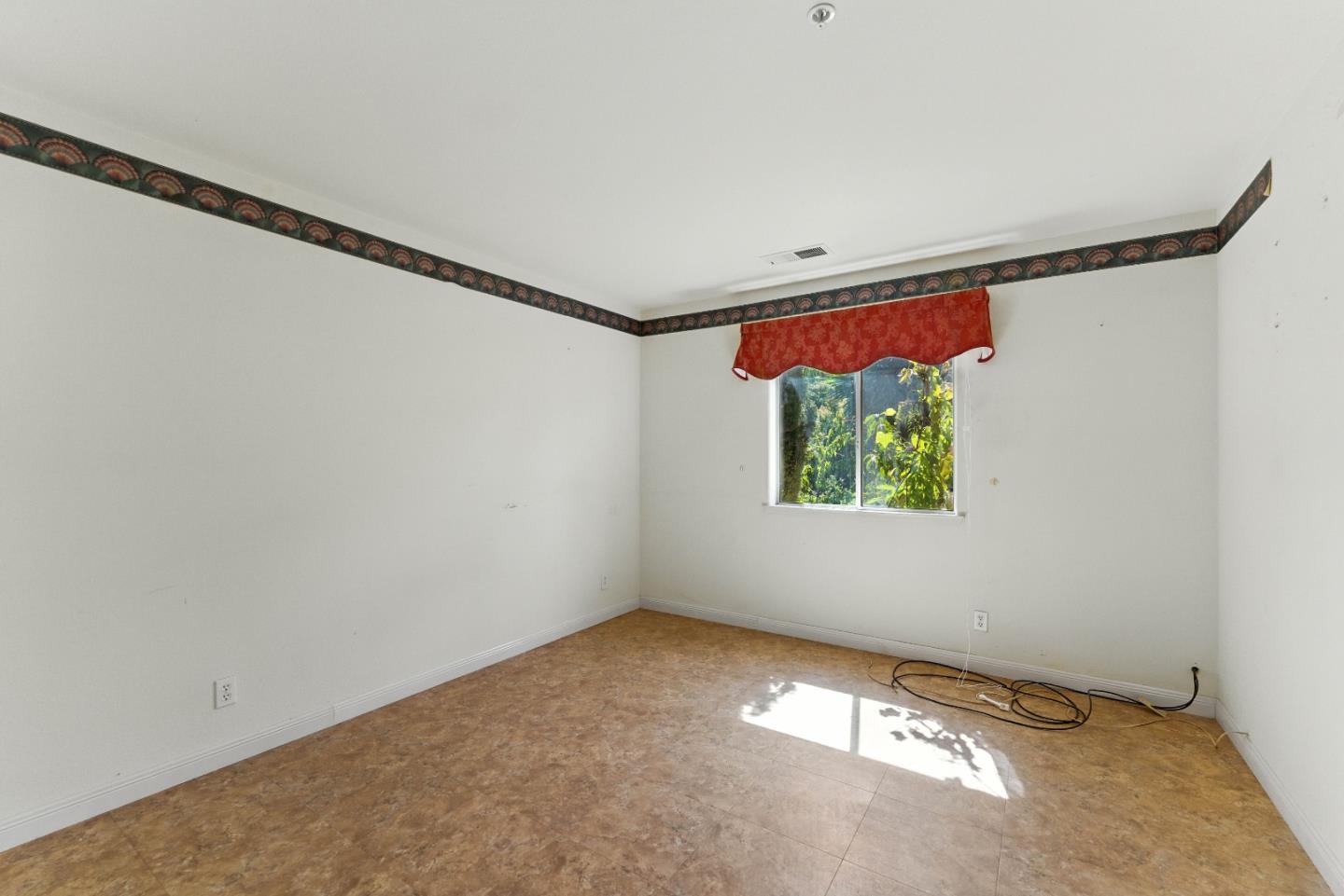 Detail Gallery Image 33 of 60 For 800 Gonzales Cir, Gonzales,  CA 93926 - 5 Beds | 2/1 Baths