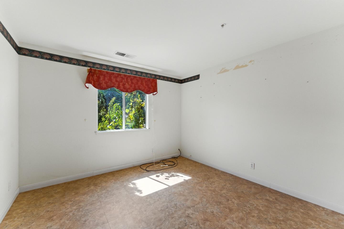 Detail Gallery Image 34 of 60 For 800 Gonzales Cir, Gonzales,  CA 93926 - 5 Beds | 2/1 Baths