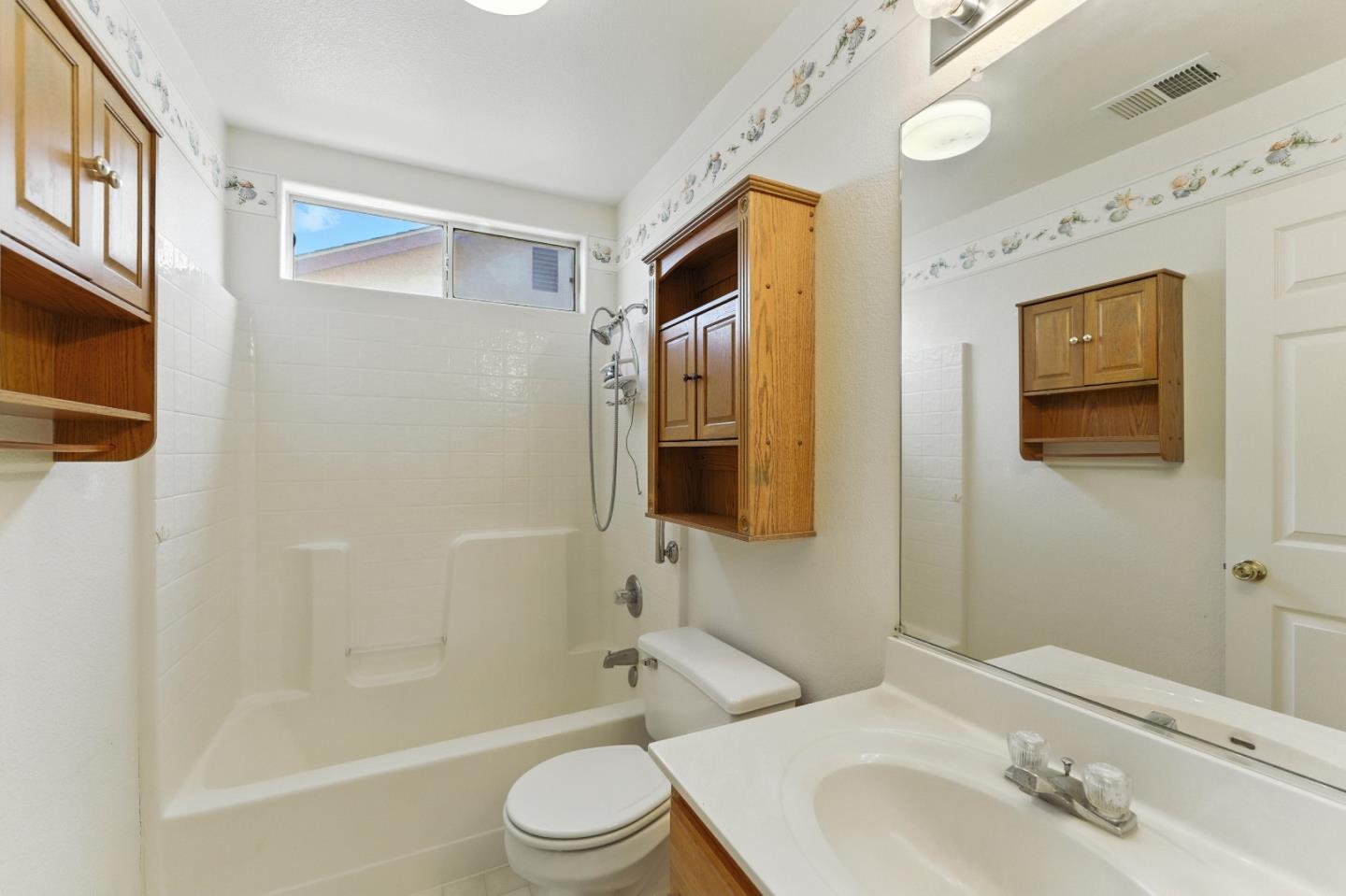 Detail Gallery Image 36 of 60 For 800 Gonzales Cir, Gonzales,  CA 93926 - 5 Beds | 2/1 Baths