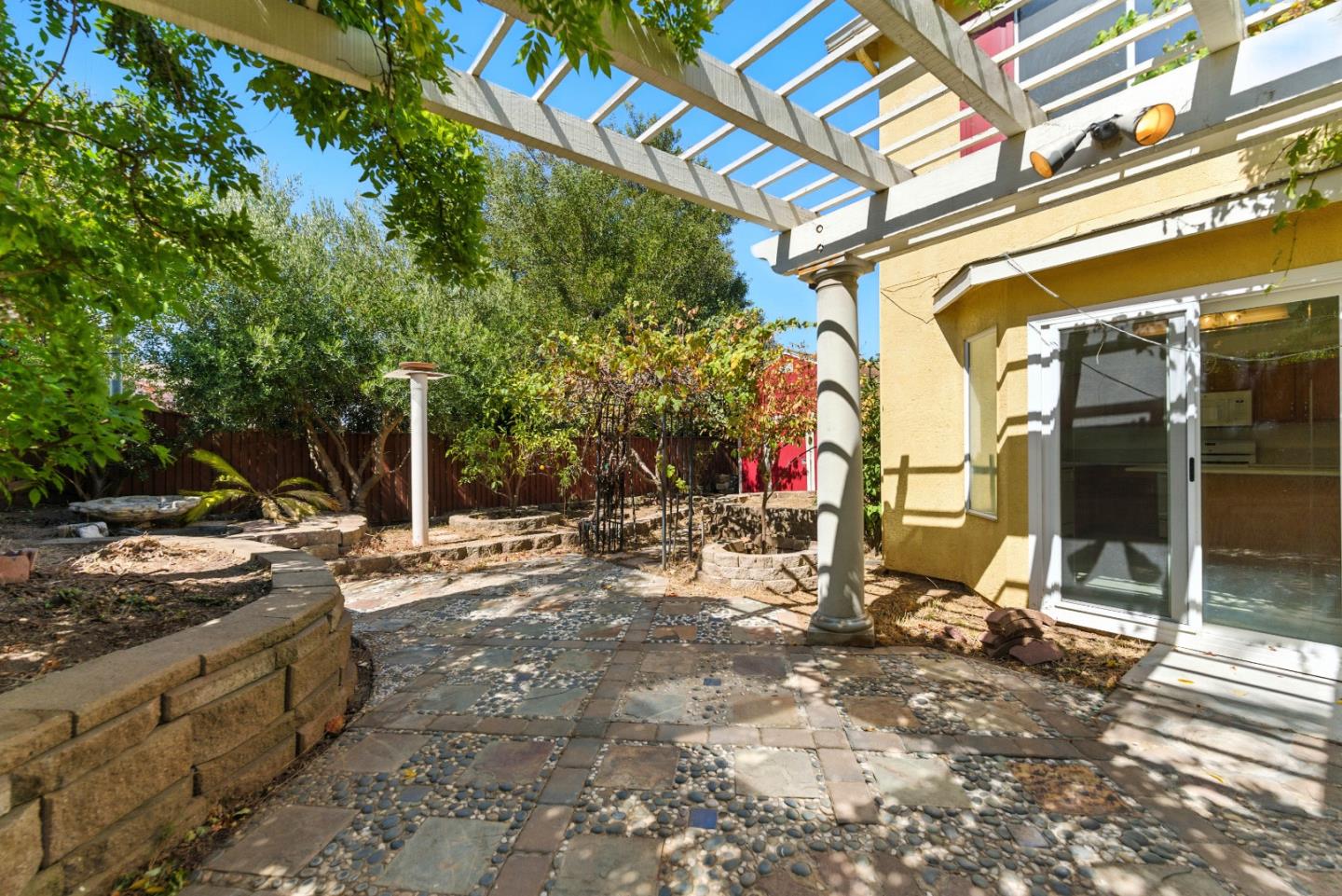 Detail Gallery Image 42 of 60 For 800 Gonzales Cir, Gonzales,  CA 93926 - 5 Beds | 2/1 Baths