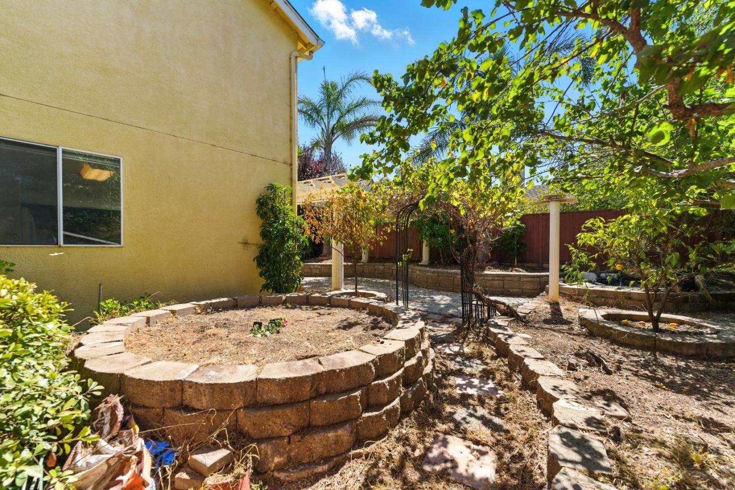 Detail Gallery Image 45 of 60 For 800 Gonzales Cir, Gonzales,  CA 93926 - 5 Beds | 2/1 Baths