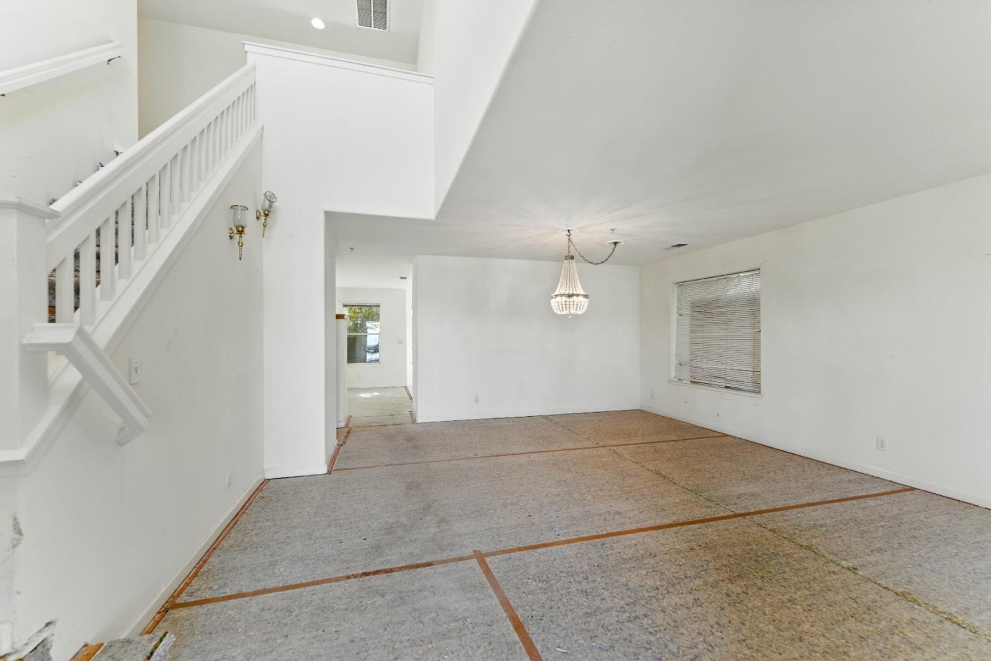 Detail Gallery Image 7 of 60 For 800 Gonzales Cir, Gonzales,  CA 93926 - 5 Beds | 2/1 Baths