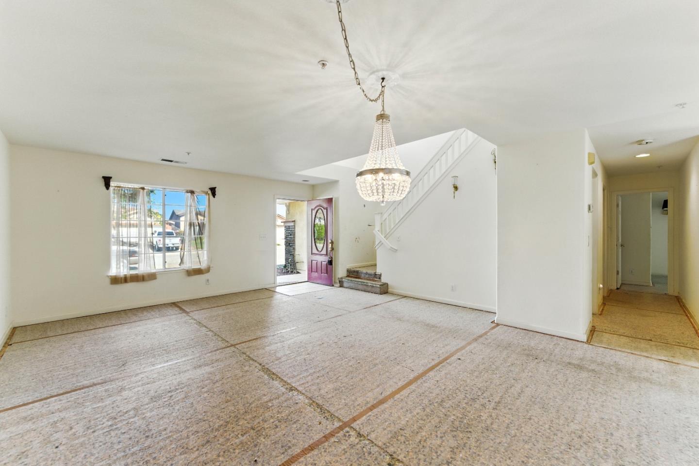 Detail Gallery Image 9 of 60 For 800 Gonzales Cir, Gonzales,  CA 93926 - 5 Beds | 2/1 Baths