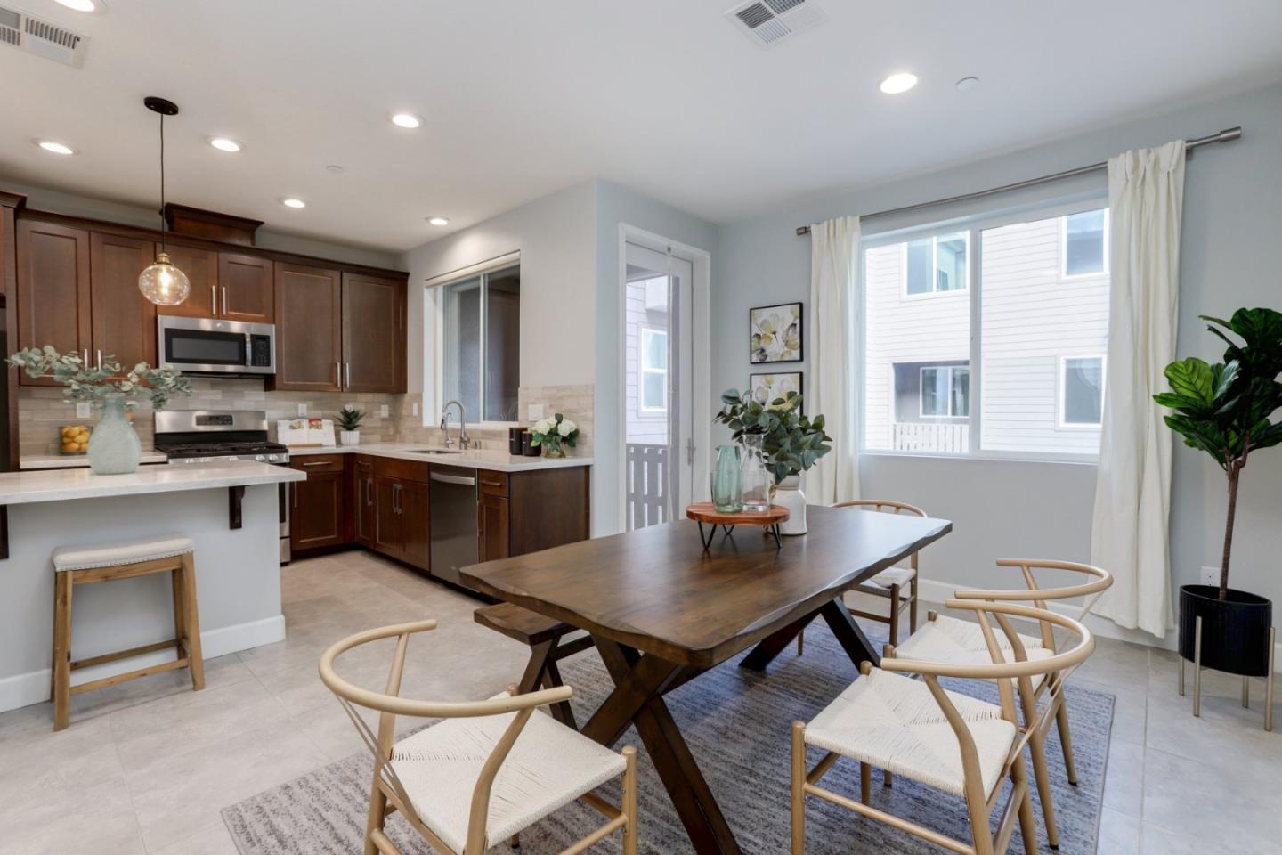 Detail Gallery Image 14 of 37 For 426 Ellicott Loop, San Jose,  CA 95123 - 3 Beds | 2/2 Baths