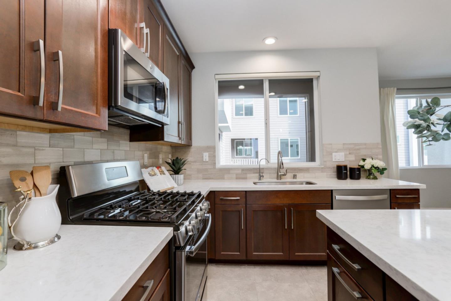 Detail Gallery Image 19 of 37 For 426 Ellicott Loop, San Jose,  CA 95123 - 3 Beds | 2/2 Baths