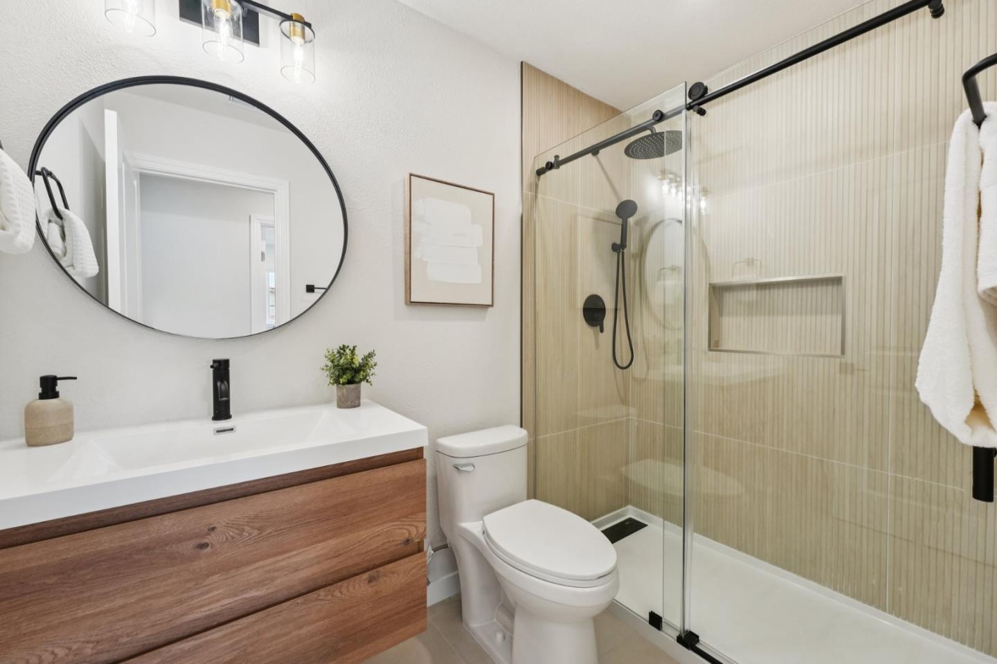 Detail Gallery Image 13 of 33 For 27956 Emerson Ave, Hayward,  CA 94545 - 5 Beds | 3 Baths
